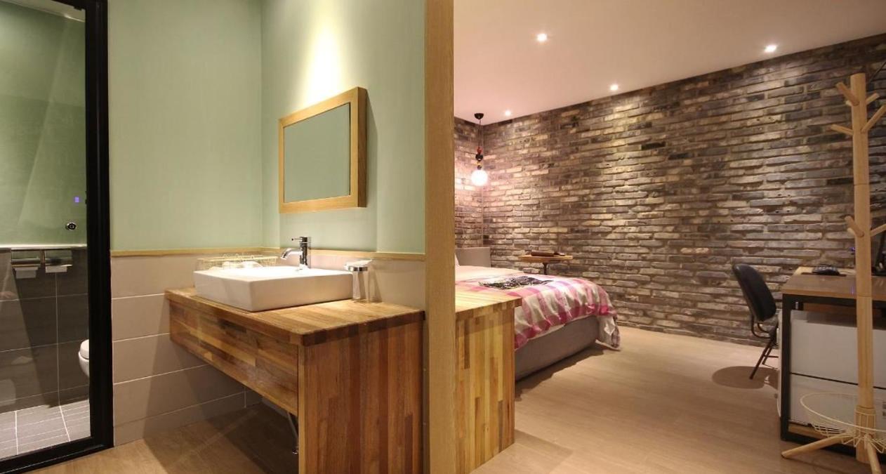 Standard Twin Room - Photo 6