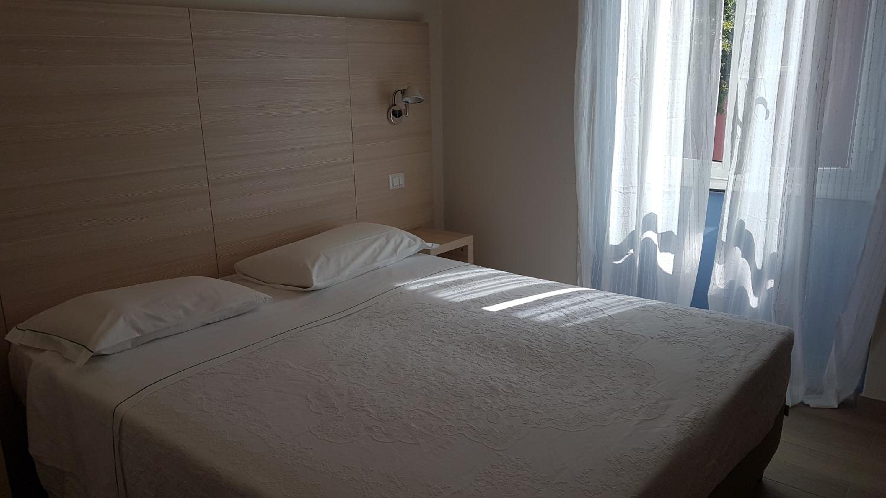Deluxe Double or Twin Room with Balcony - Photo 15