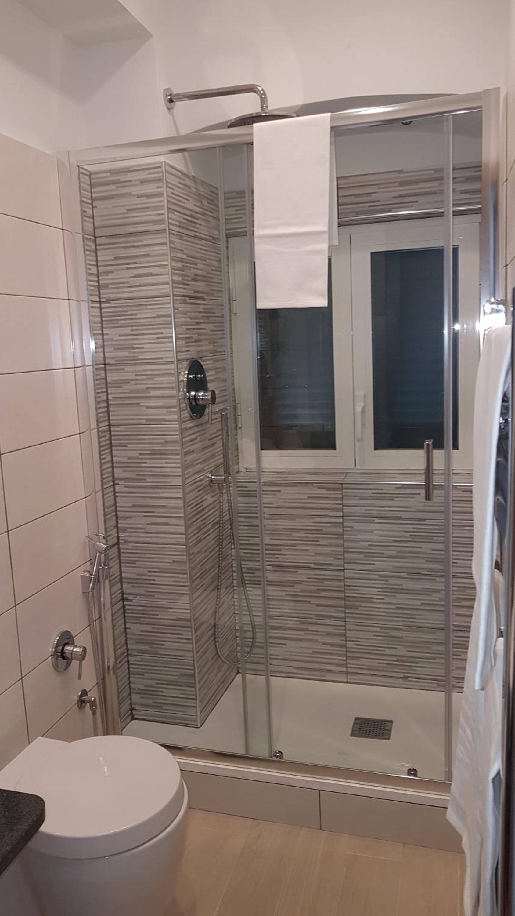 Deluxe Double or Twin Room with Balcony - Photo 16