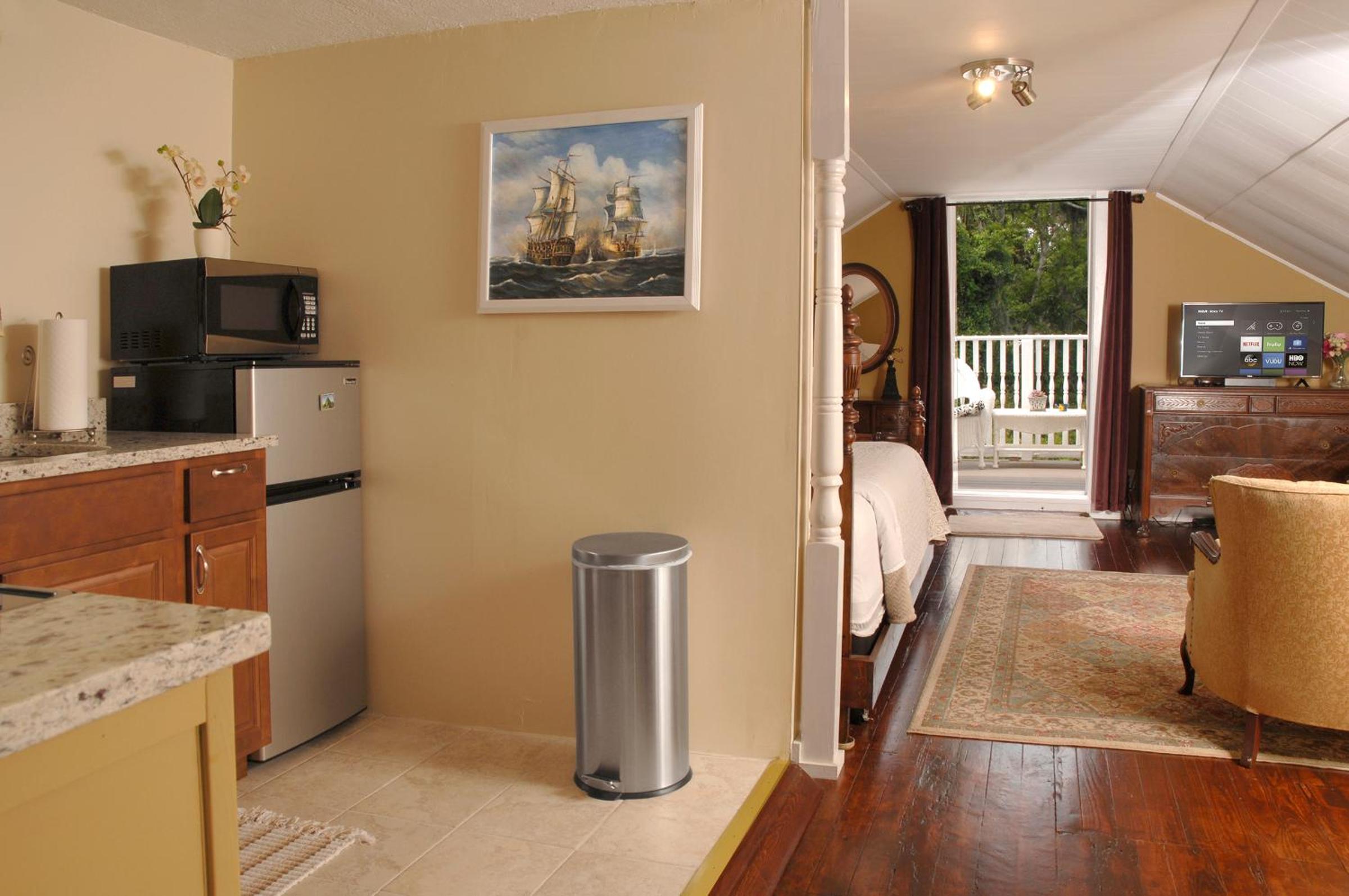 Apartment with Balcony - Photo 1