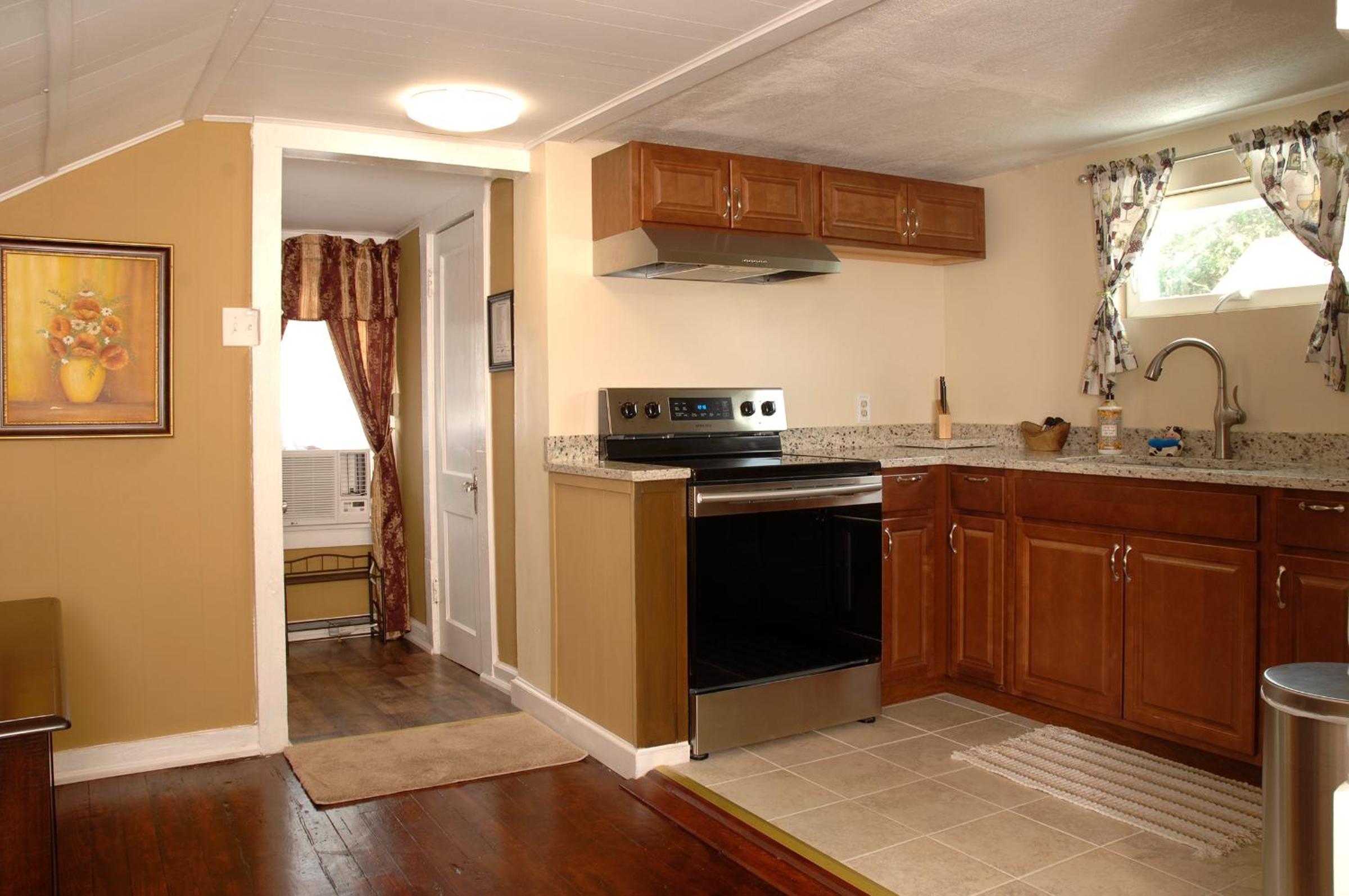 Apartment with Balcony - Photo 14