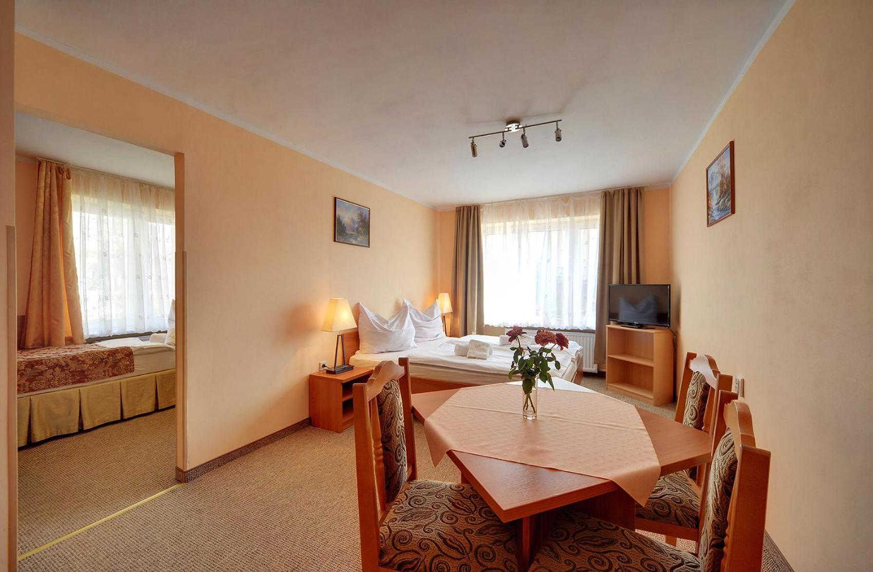 Large Family Room photo 1
