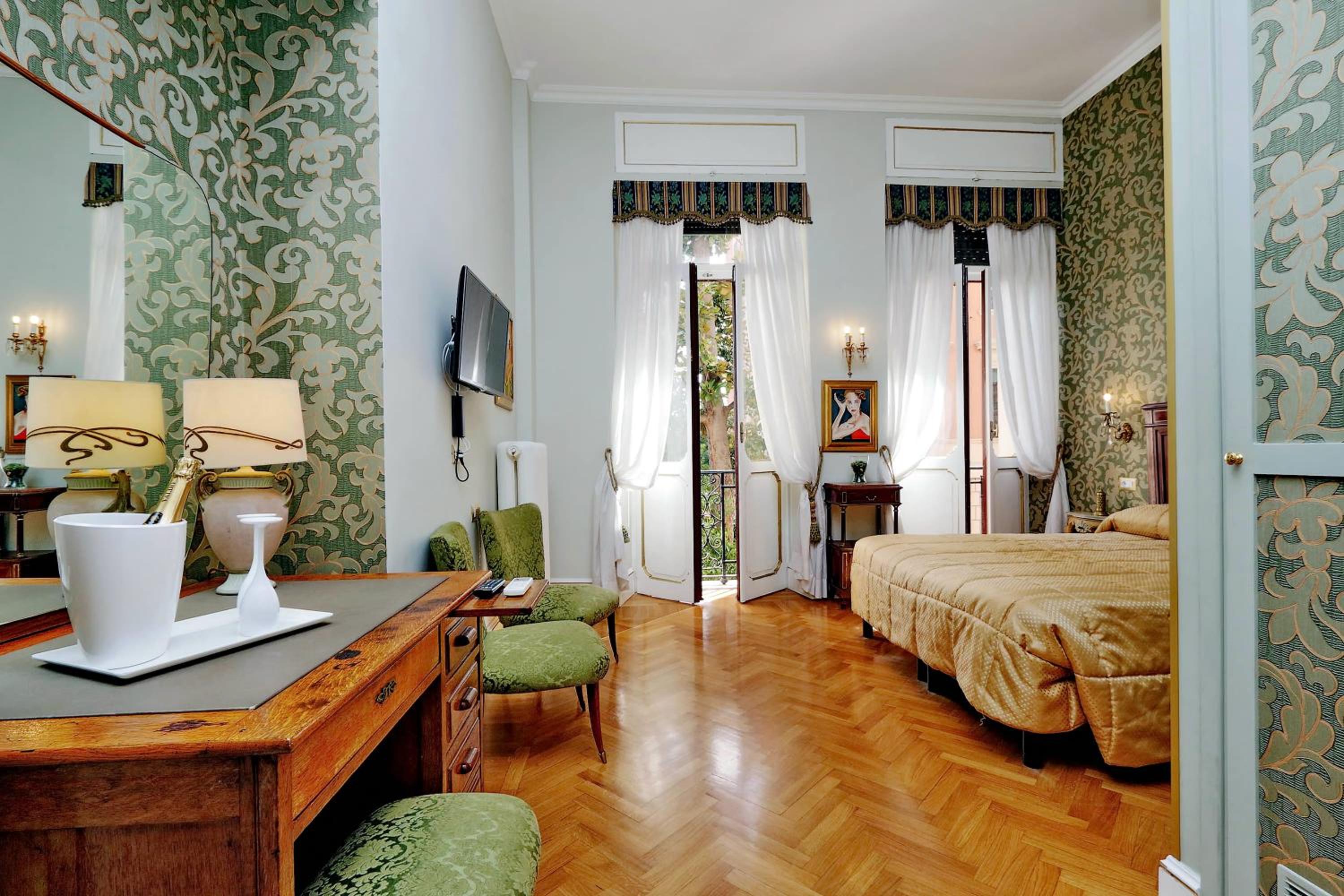 Large Double or Twin Room with Garden View photo 1