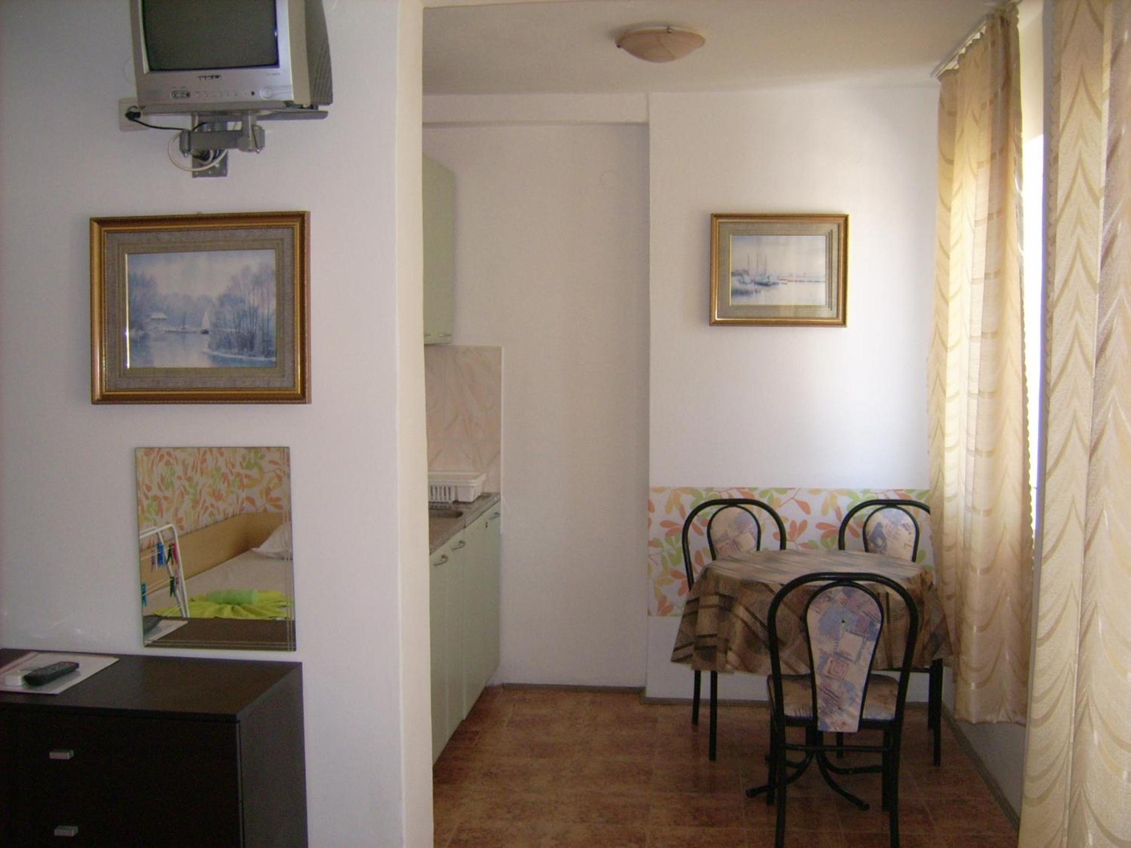 Studio with Balcony with Airconditioning