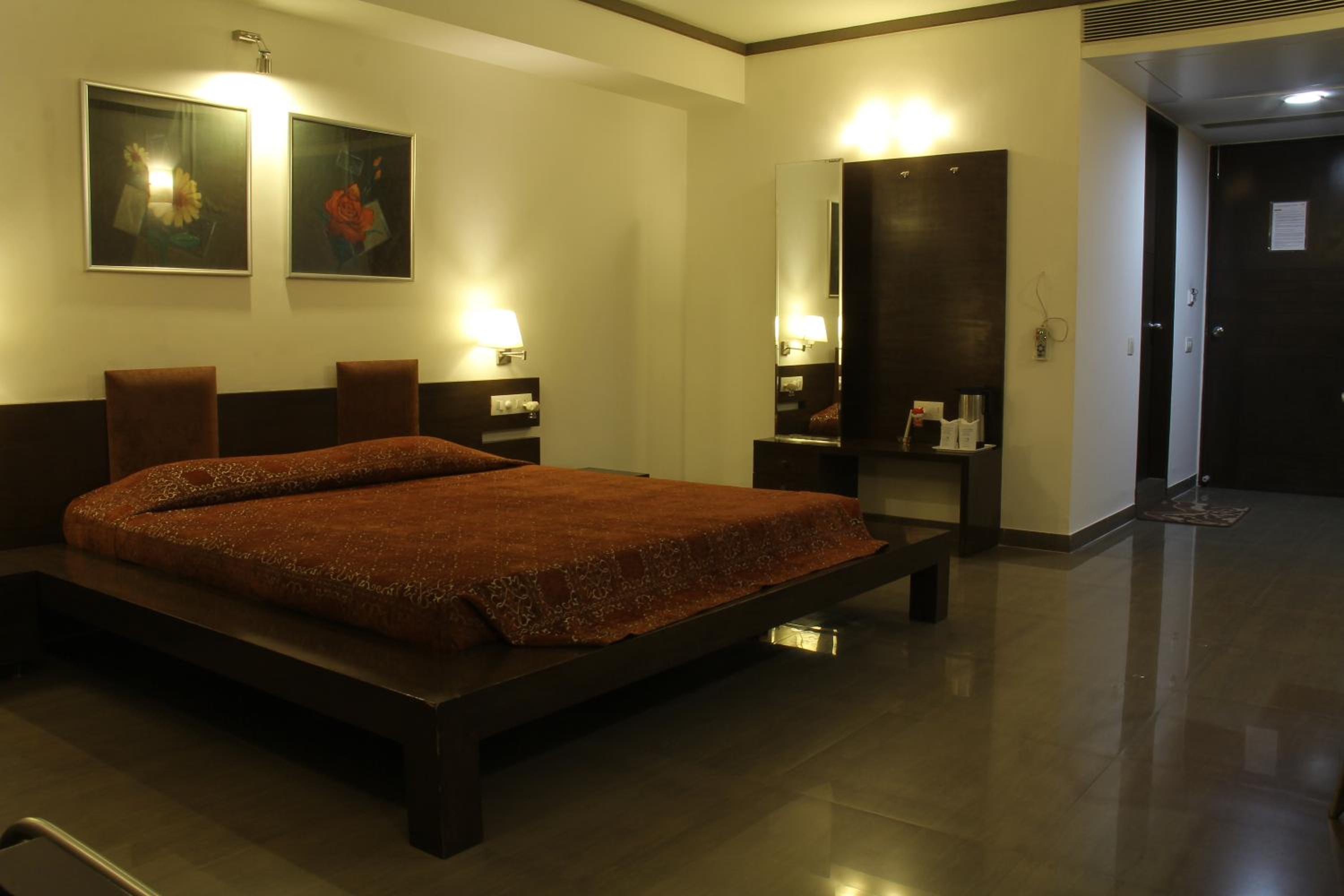 Deluxe Double Room - Photo 9