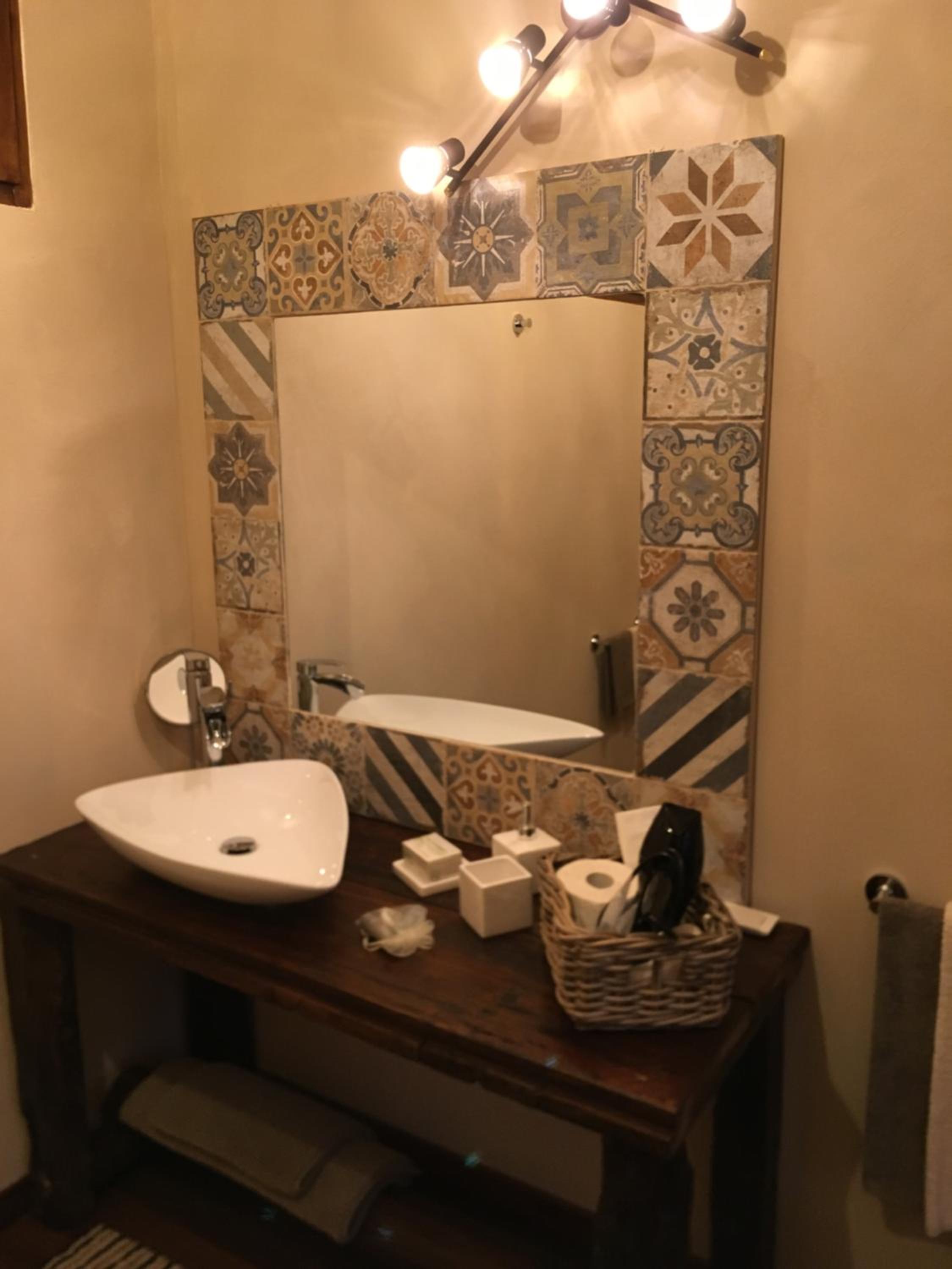 Double or Twin Room with Bathroom - Photo 2