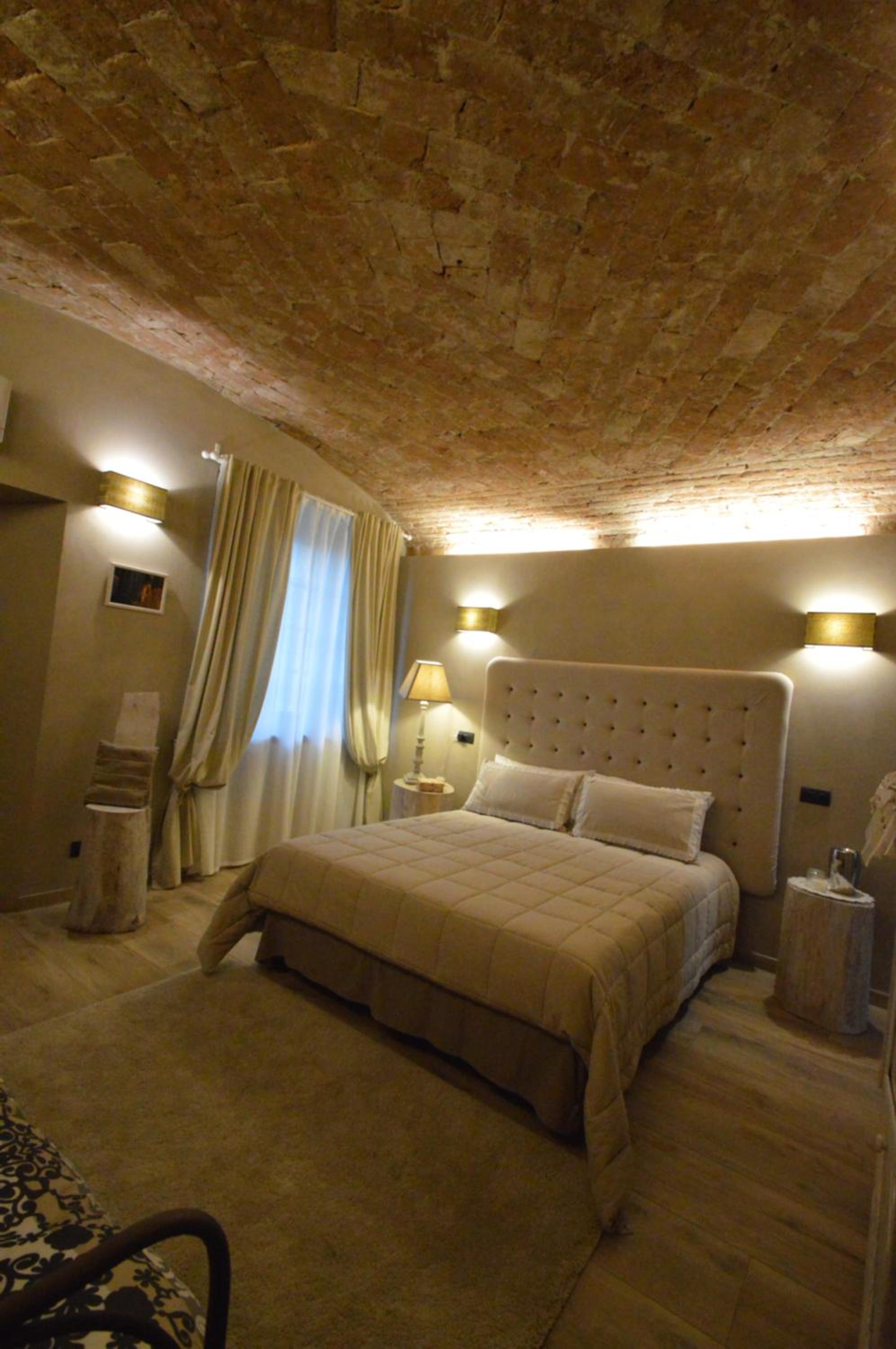 Deluxe Double Room with Shower - Photo 1