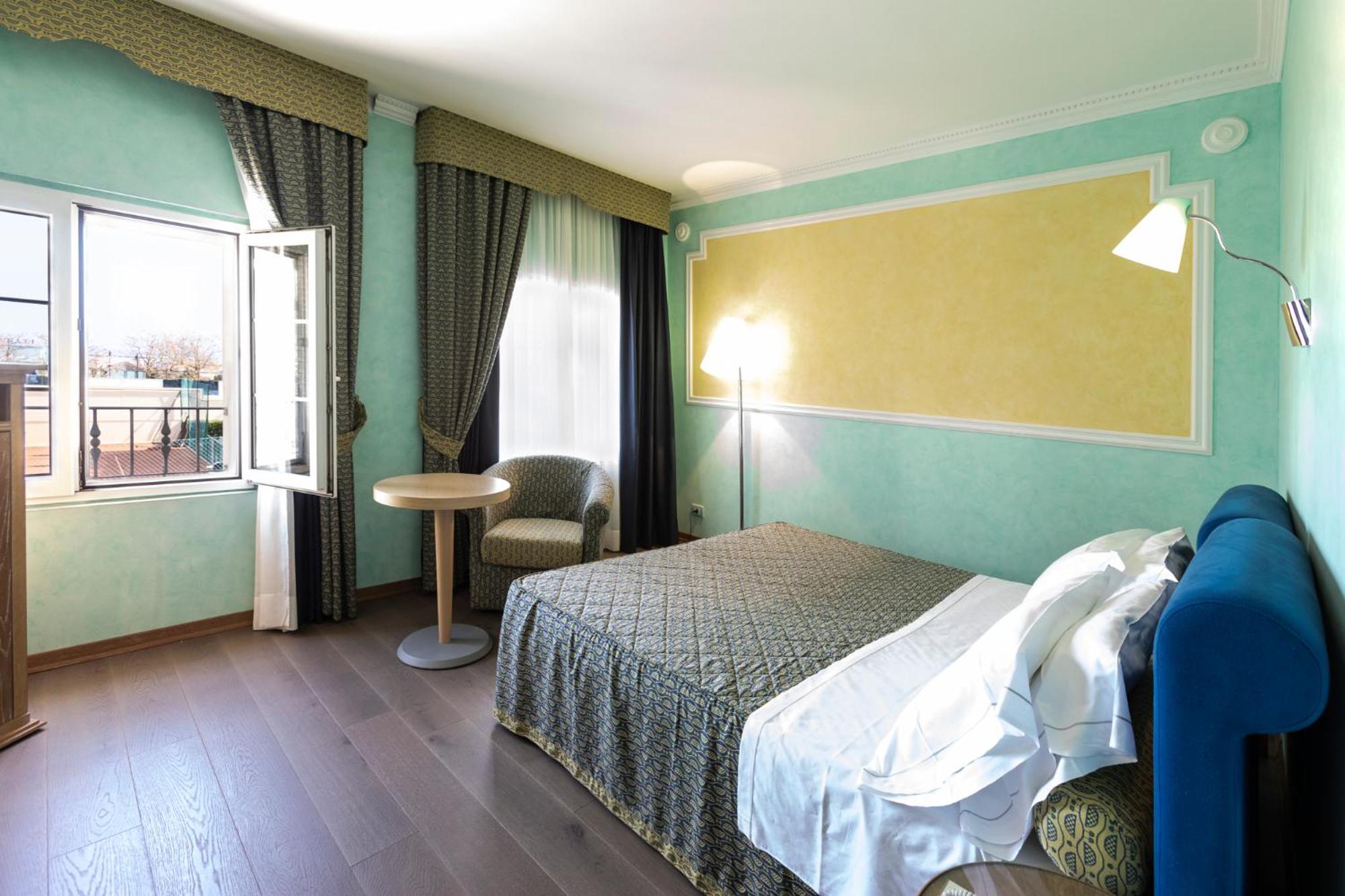 Standard Double or Twin Room - Photo 1