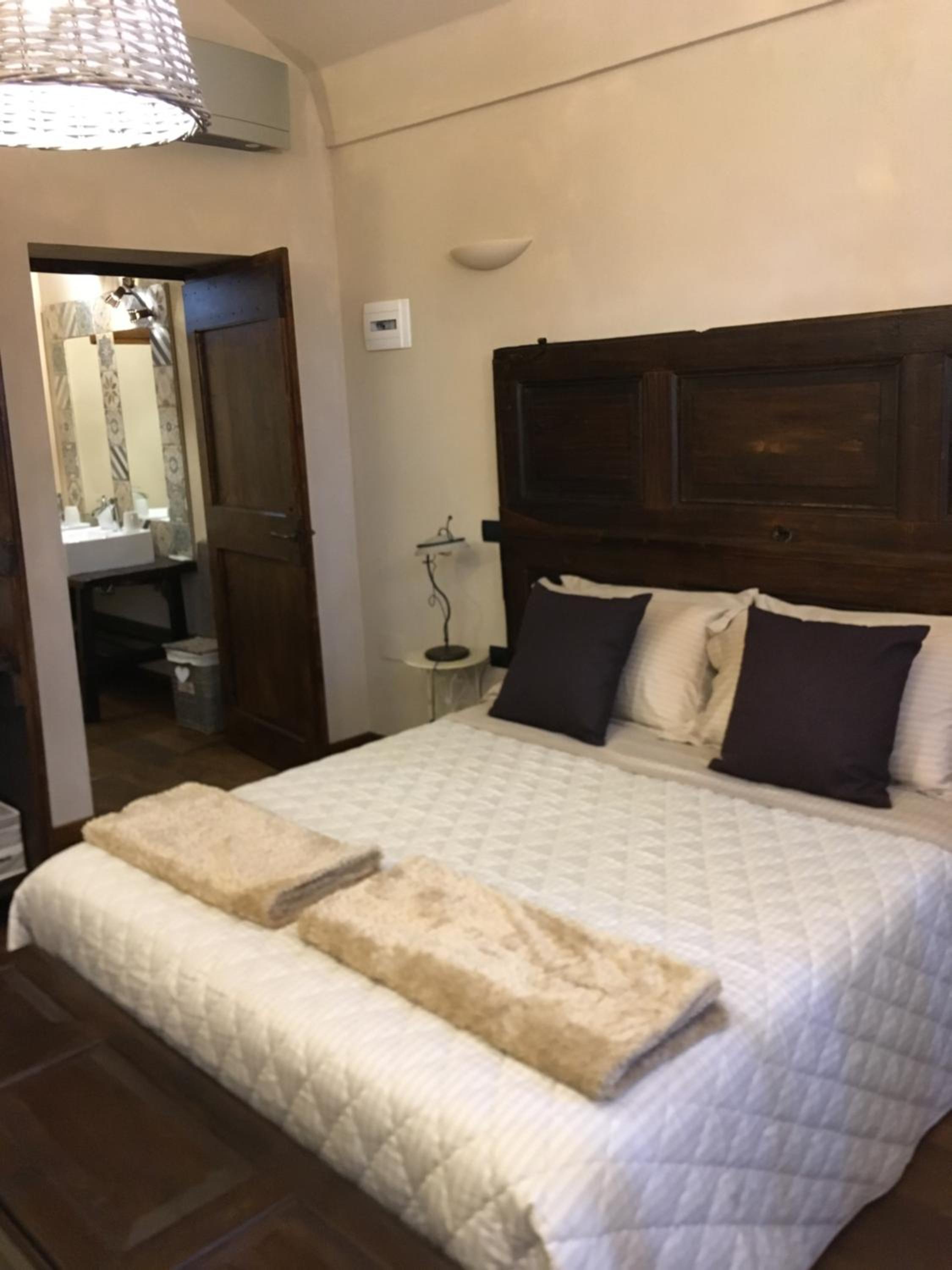 Double or Twin Room with Shower - Photo 3