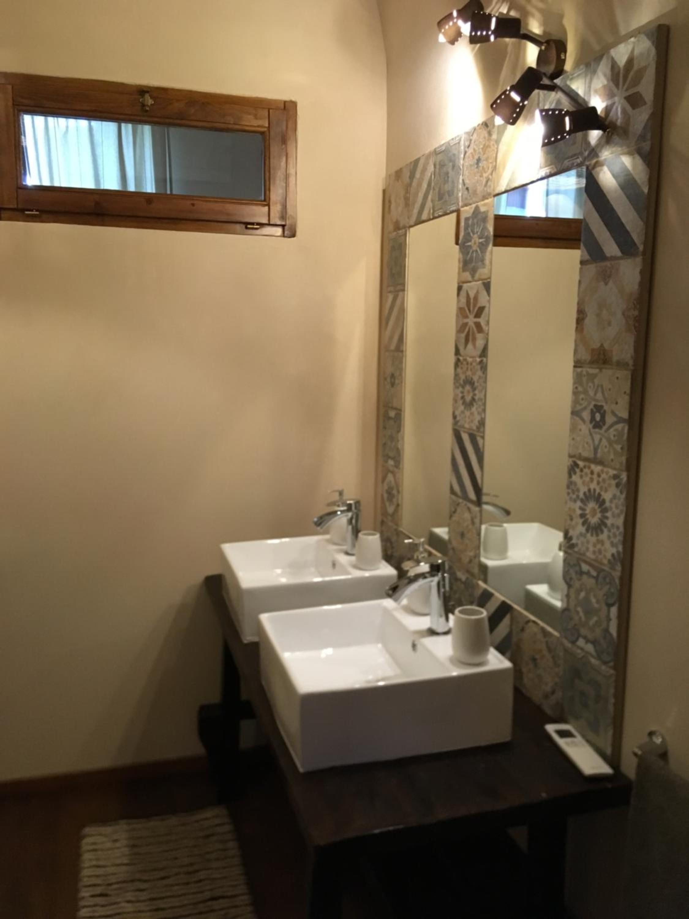 Double or Twin Room with Shower - Photo 4
