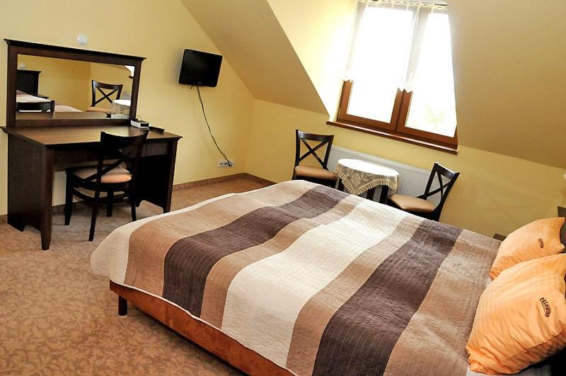 Double or Twin Room - Photo 2