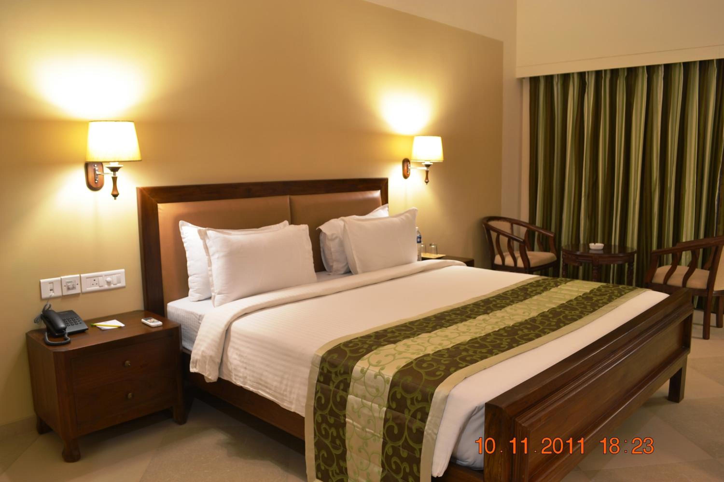 Ixora - 10% Discount on Food & Soft Beverages - Photo 1