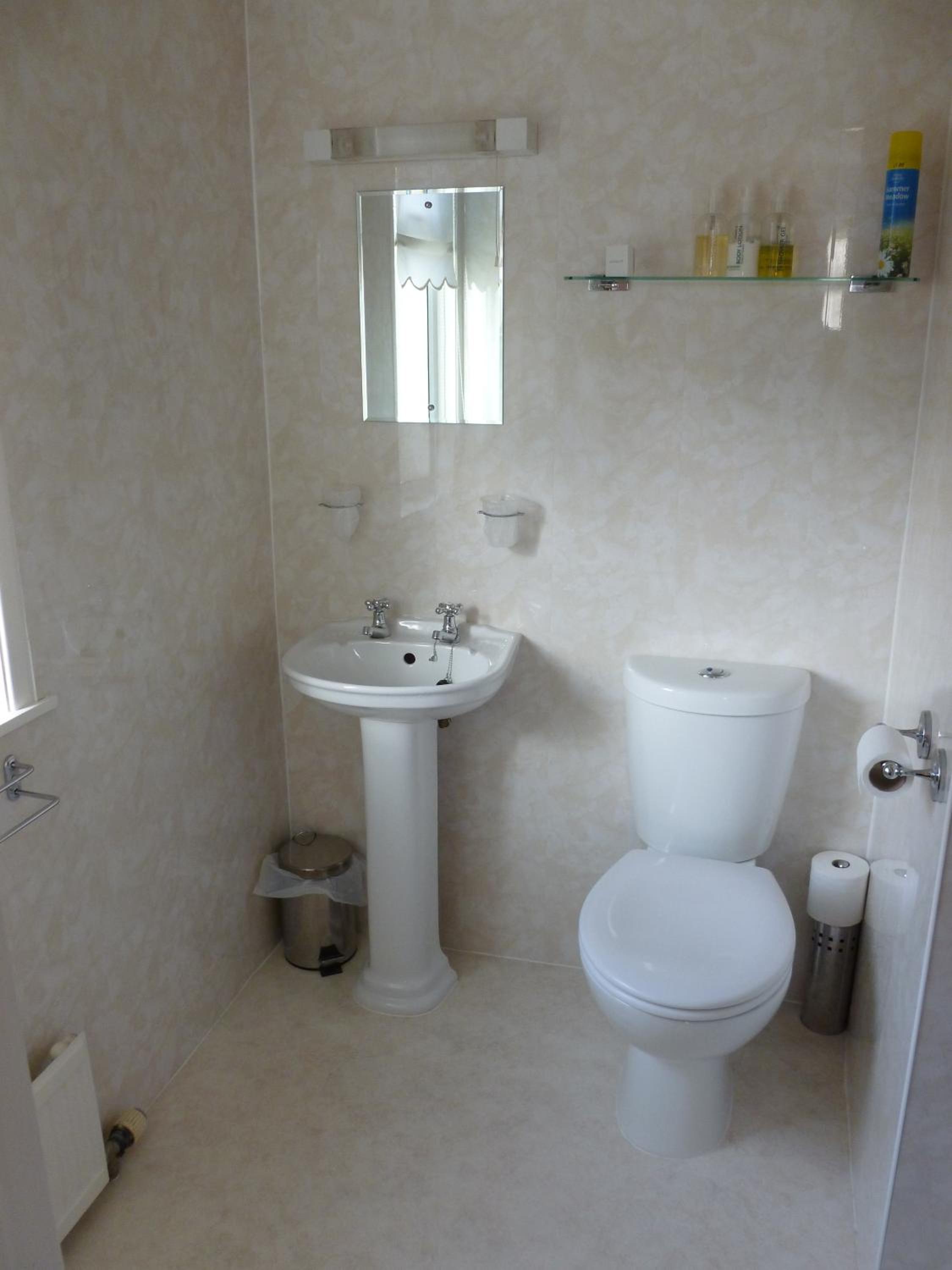 Twin Room - Photo 2