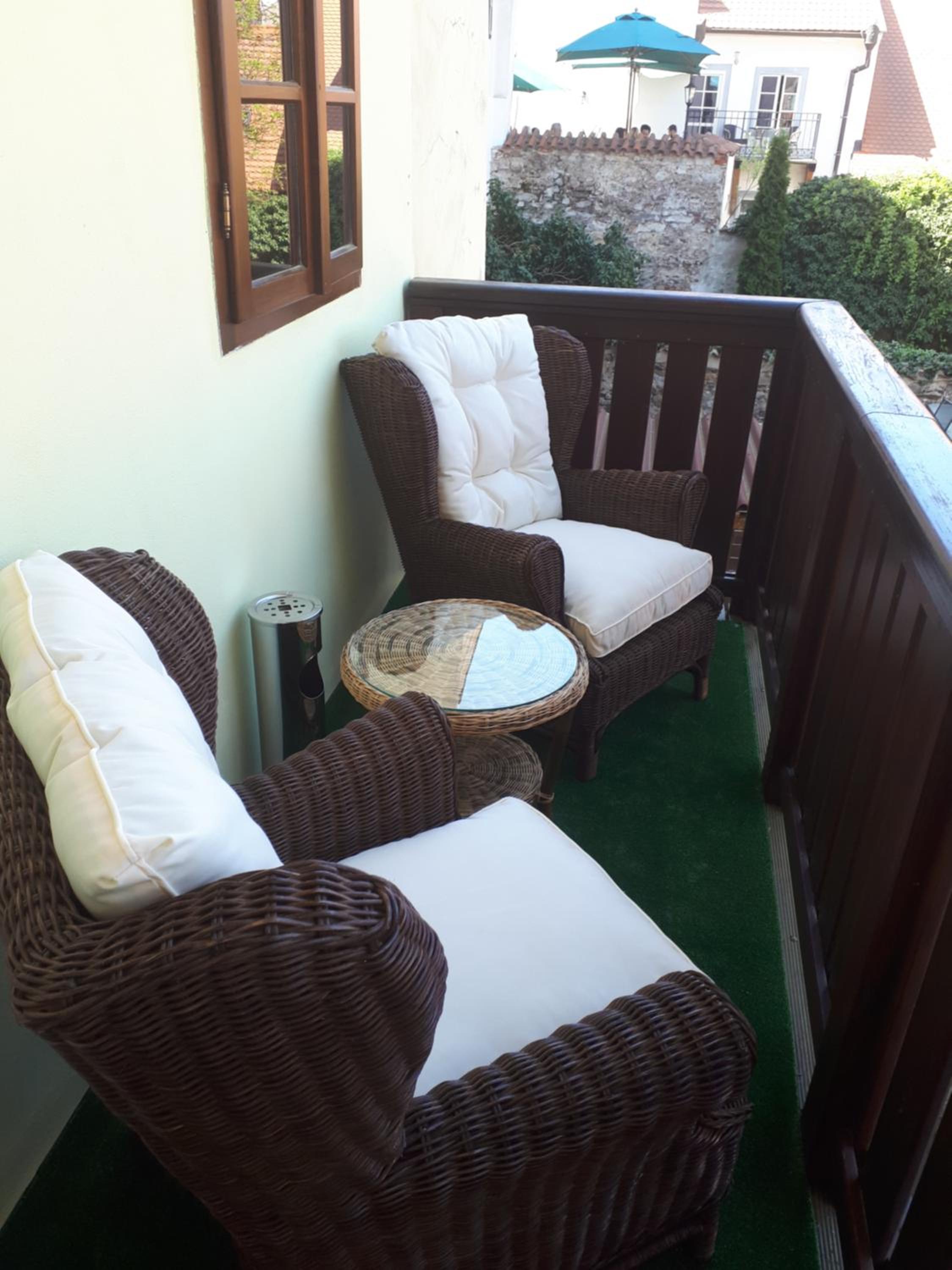 King Suite with Spa Bath and Balcony with Castle View - Photo 12