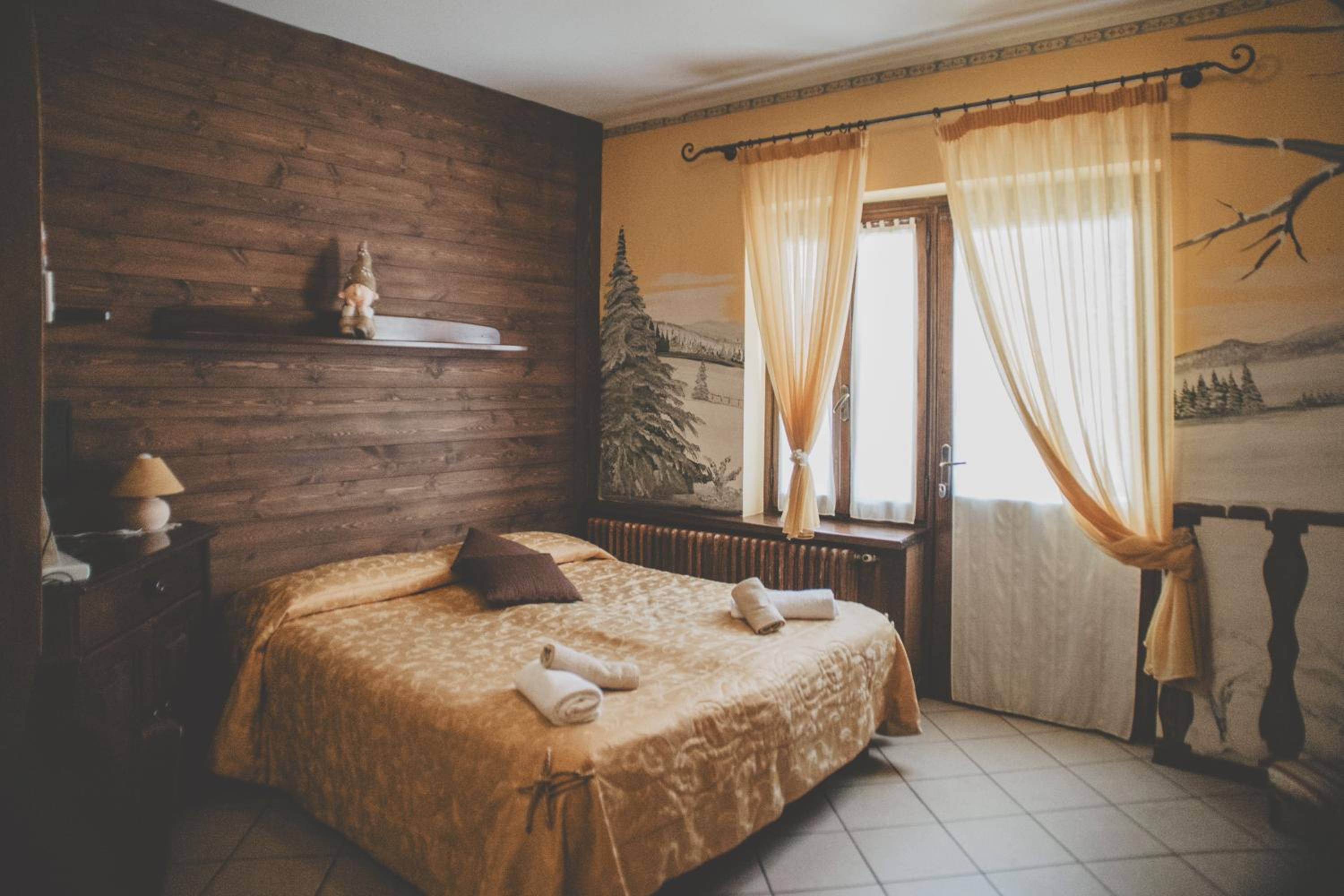 Family Room with Mountain View