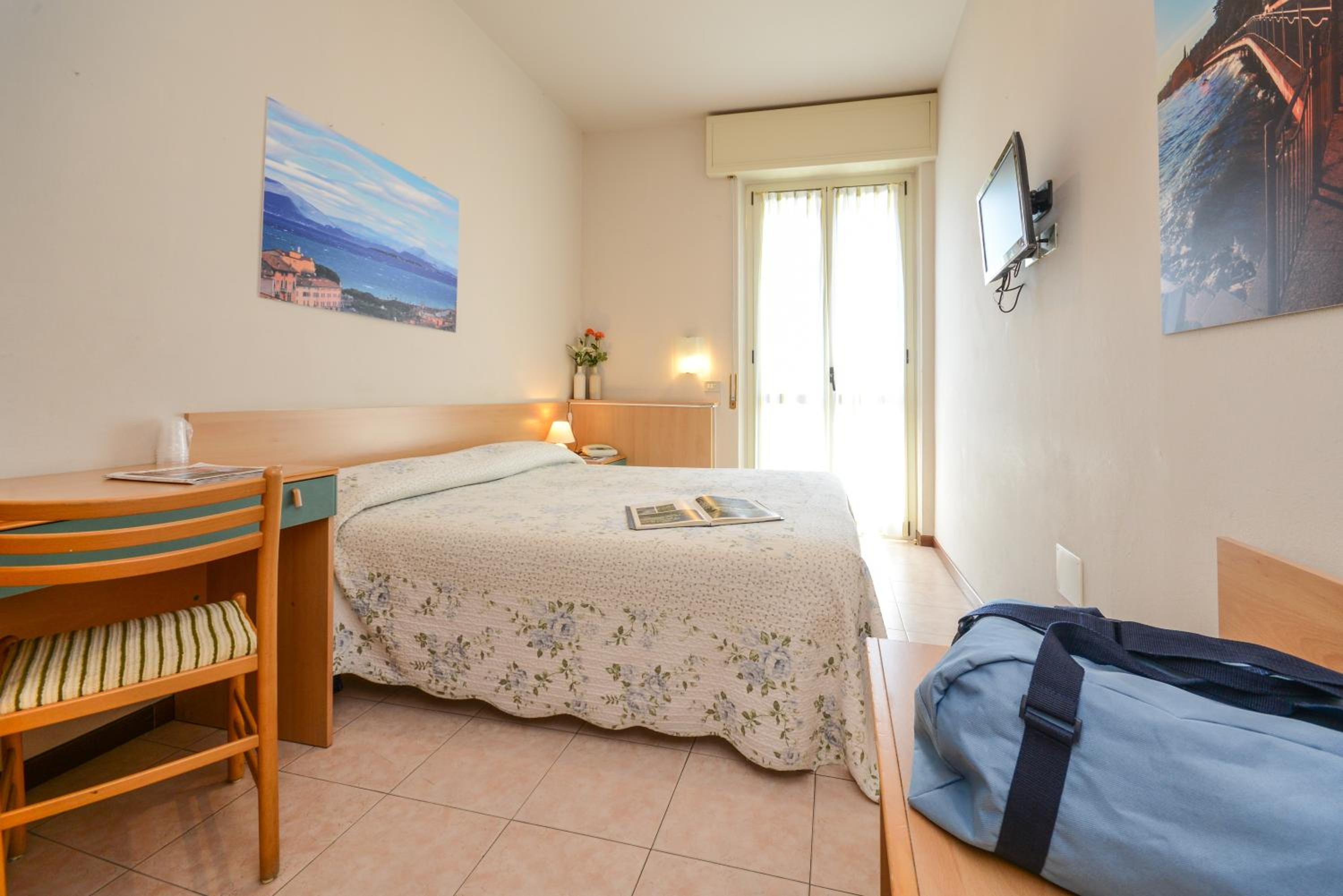 Economy Double Room photo 3