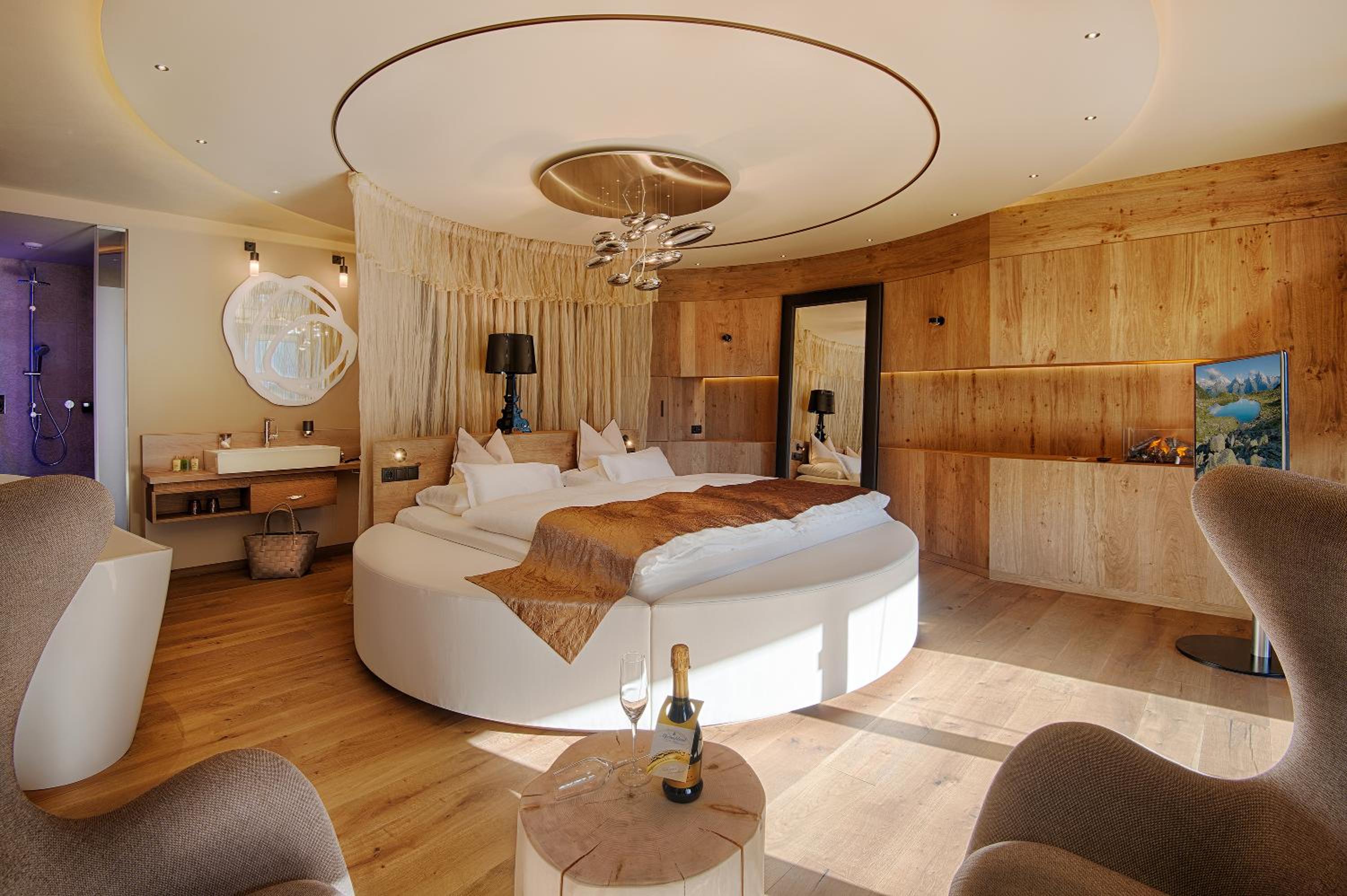 Romantic Suite with Balcony photo 1