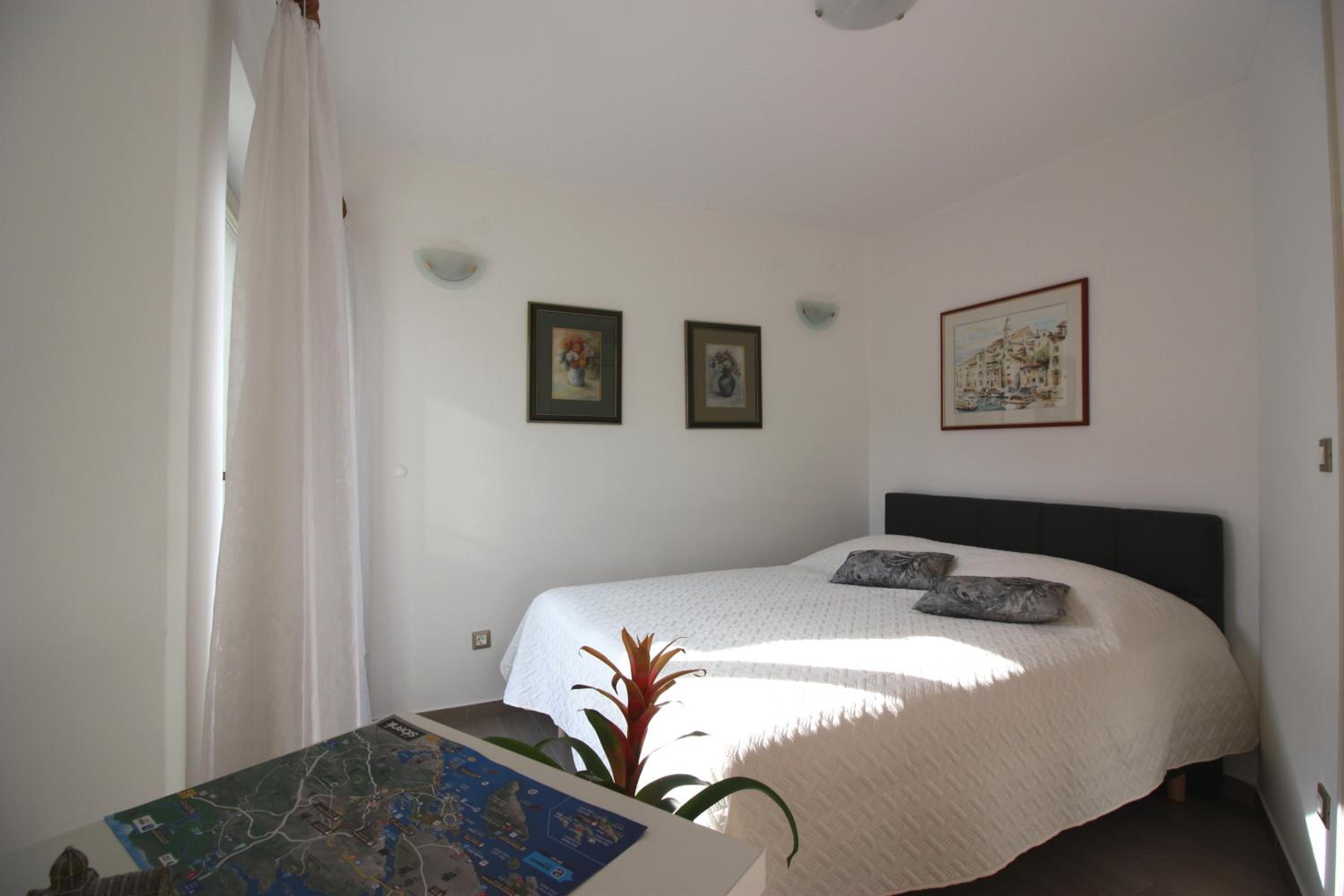 Studio With King Bed And Terrace
