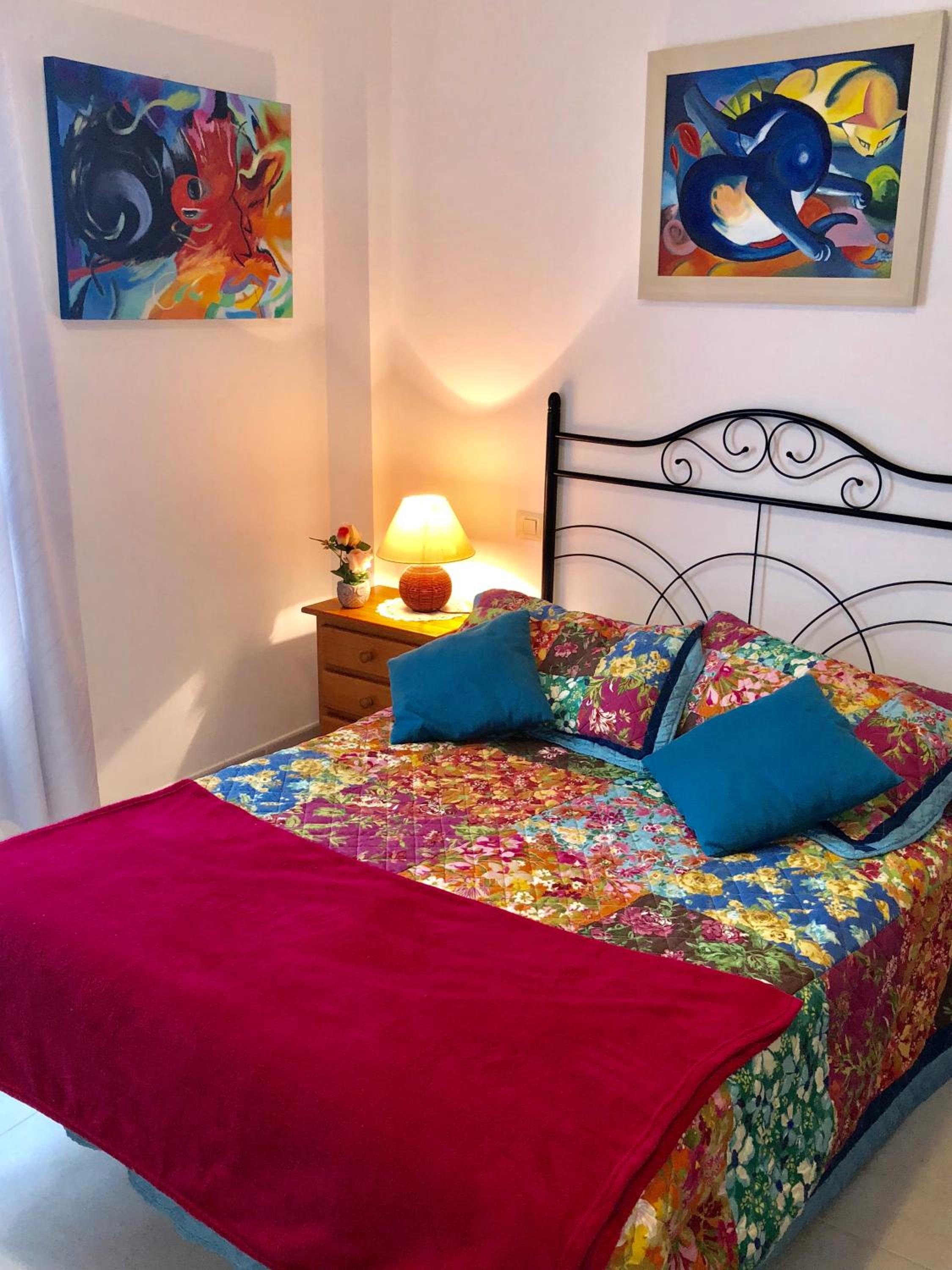 One-Bedroom Apartment - Photo 2
