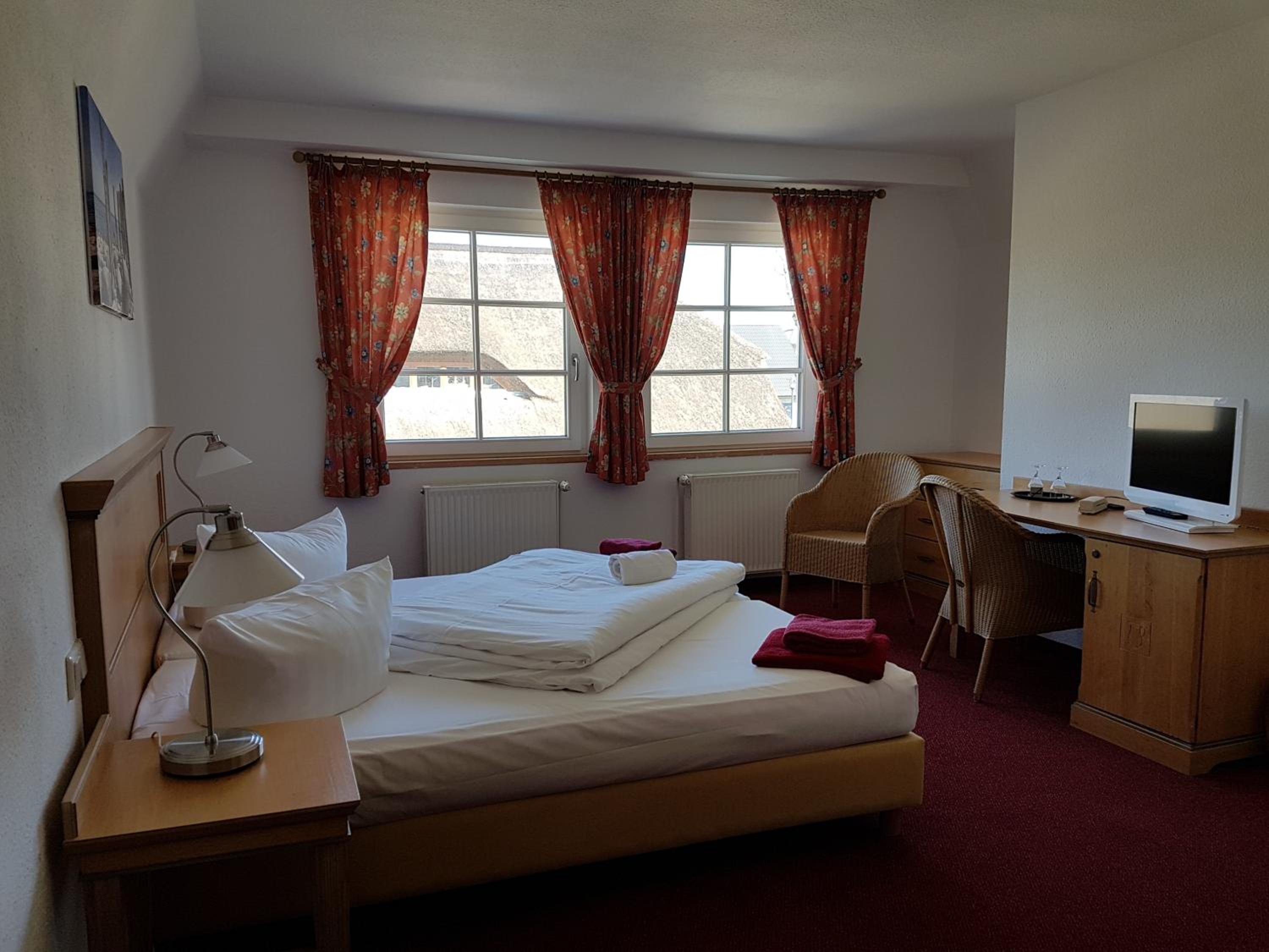 Double Room thumbnail 5