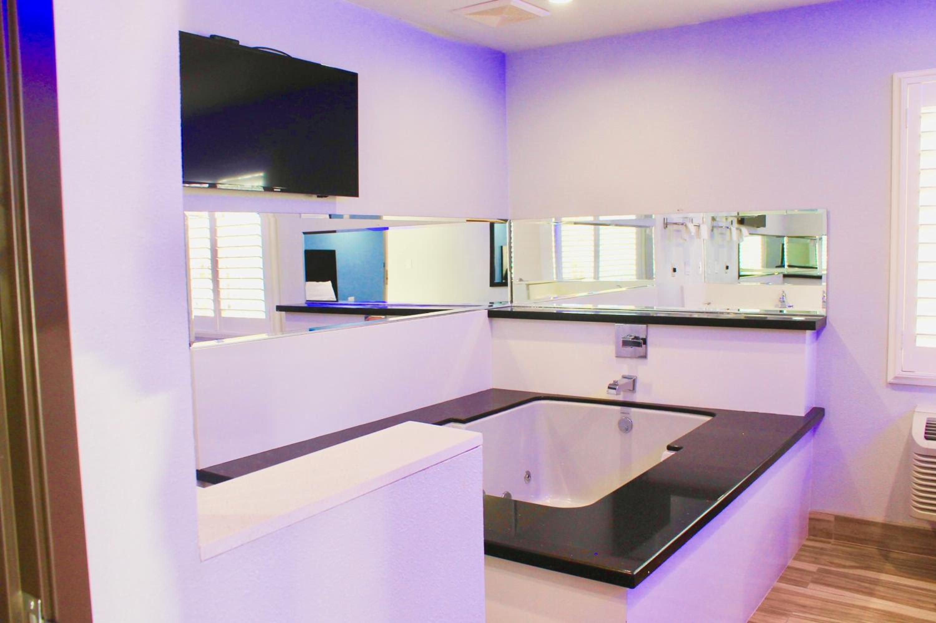 King Suite - Photo 3