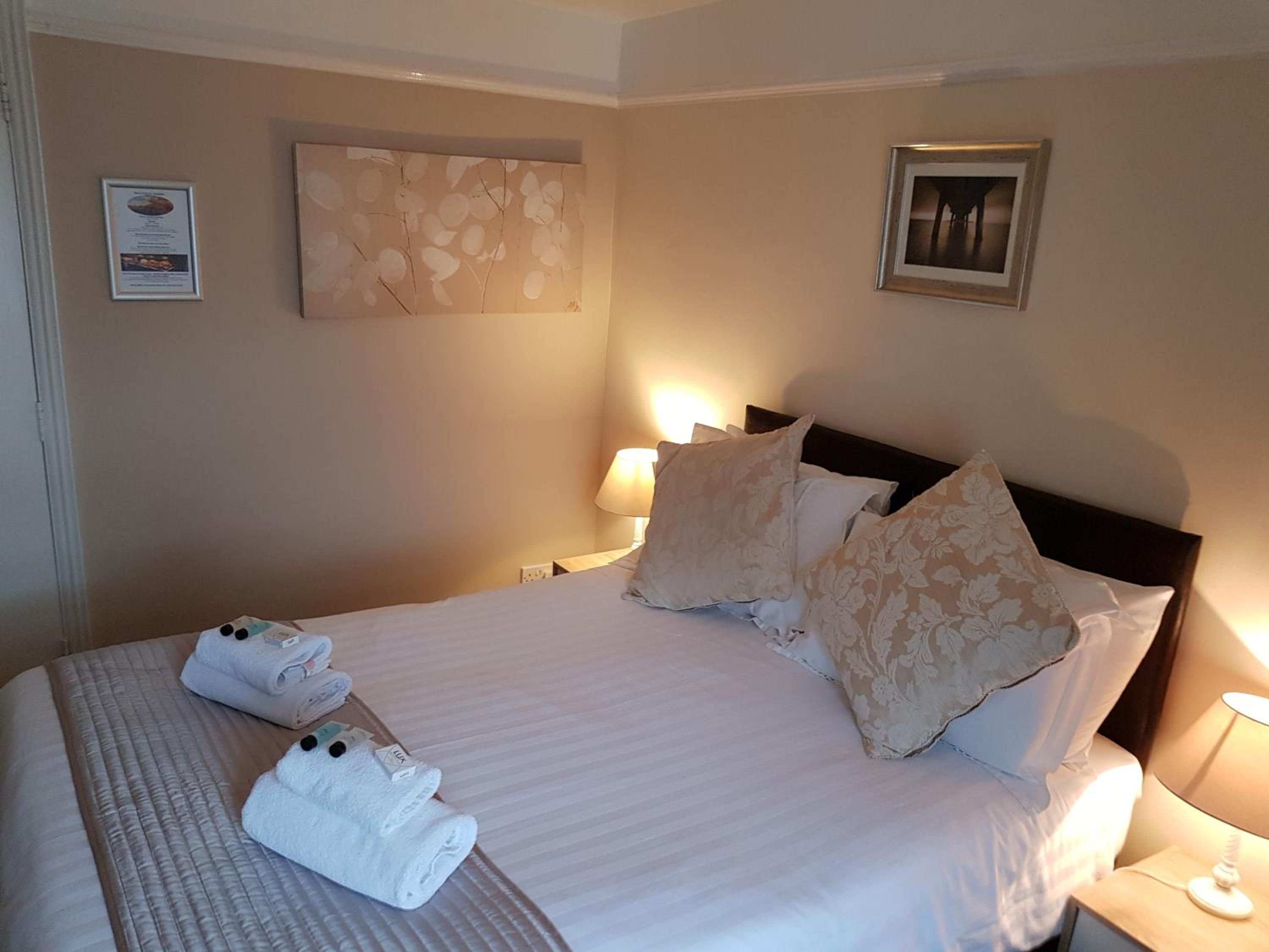 Double Room with Shower No. 12 - Photo 2