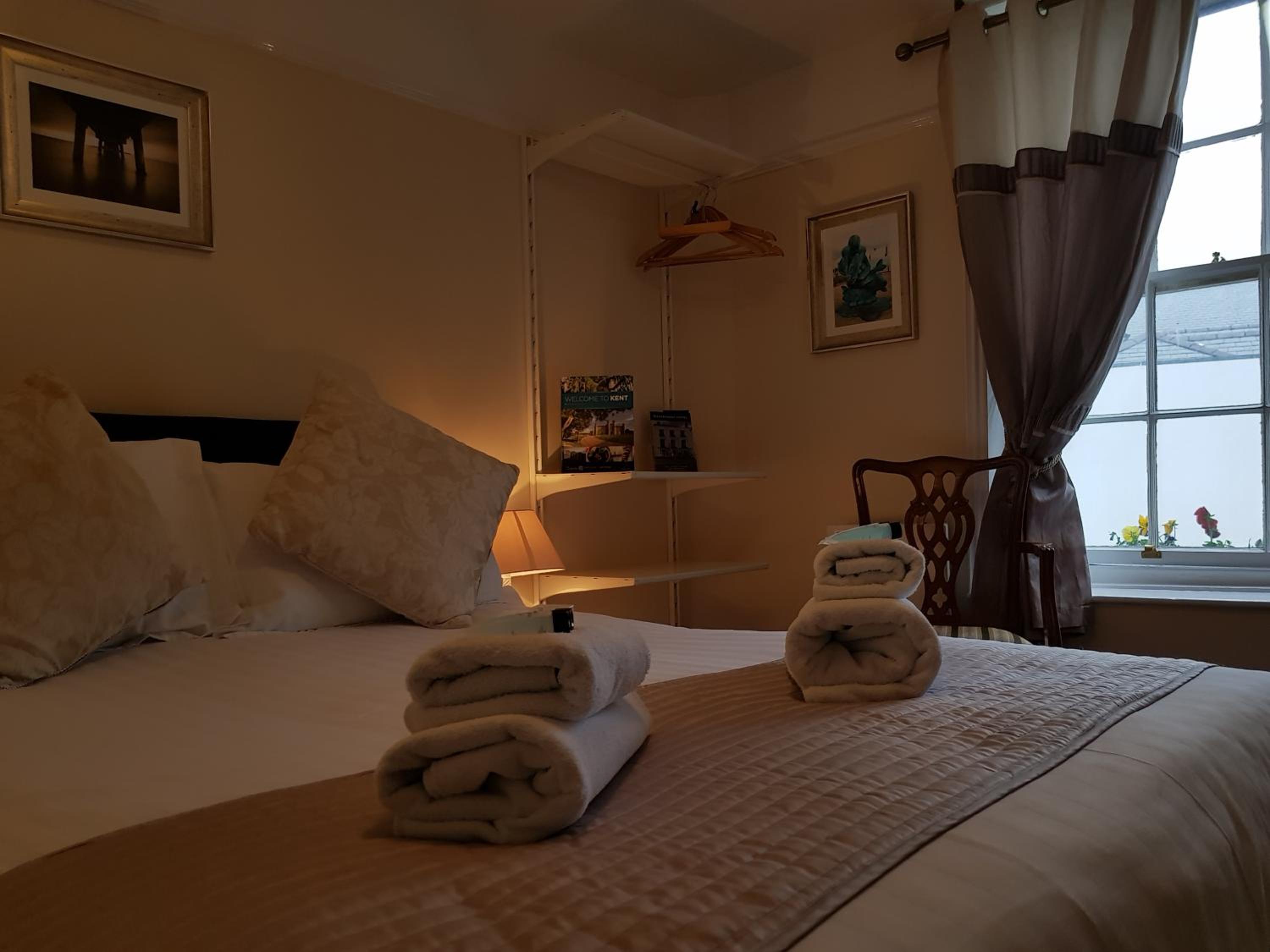 Double Room with Shower No. 12 - Photo 3