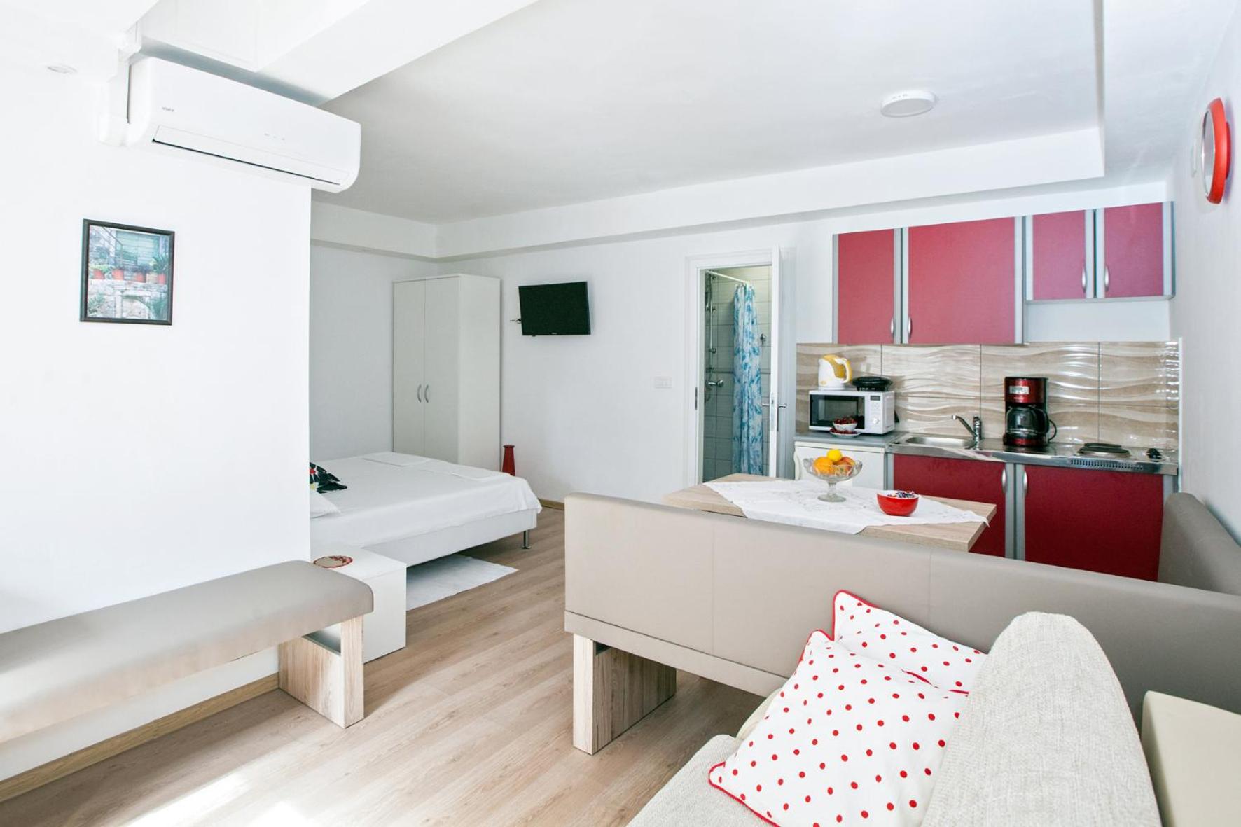 Standard Suite - Photo 9