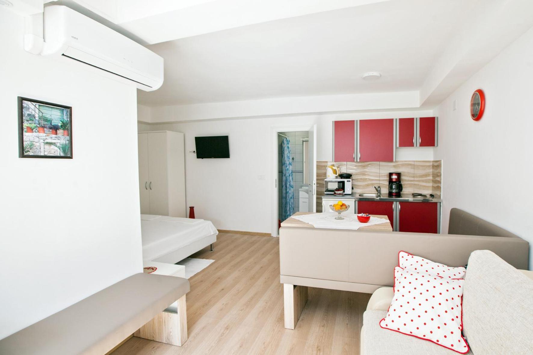 Standard Suite - Photo 12