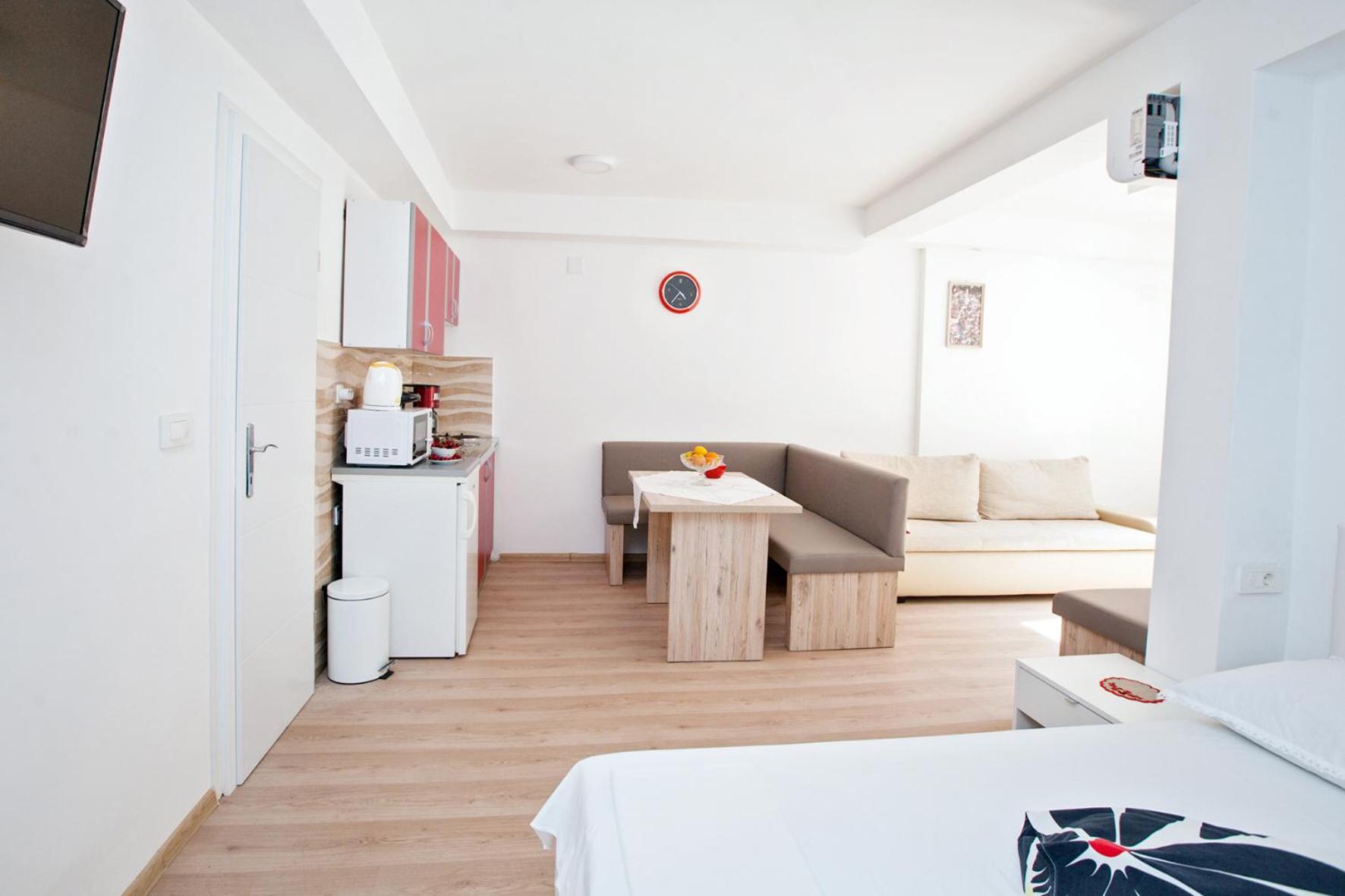 Standard Suite - Photo 13