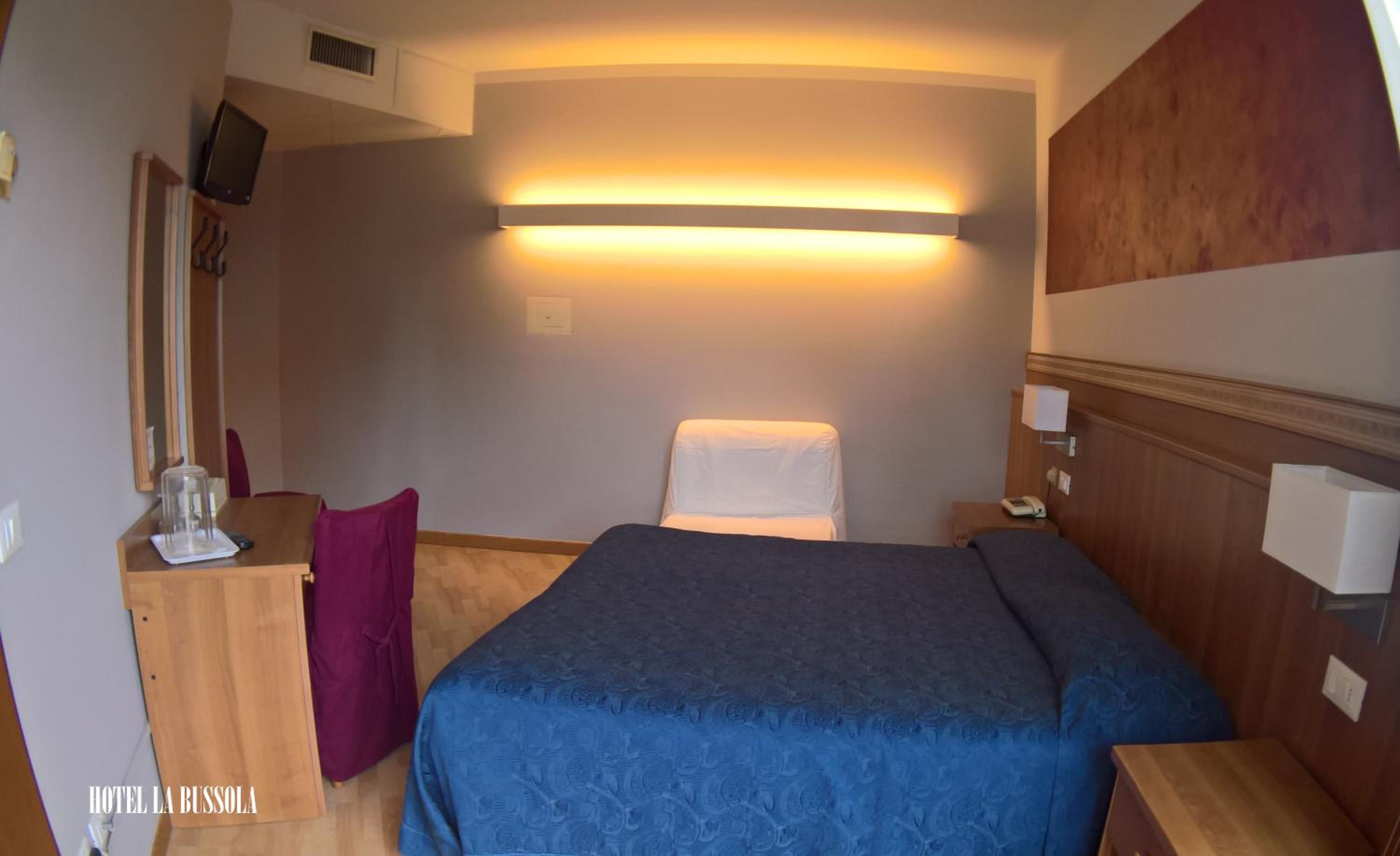 Standard Double or Twin Room - Photo 2