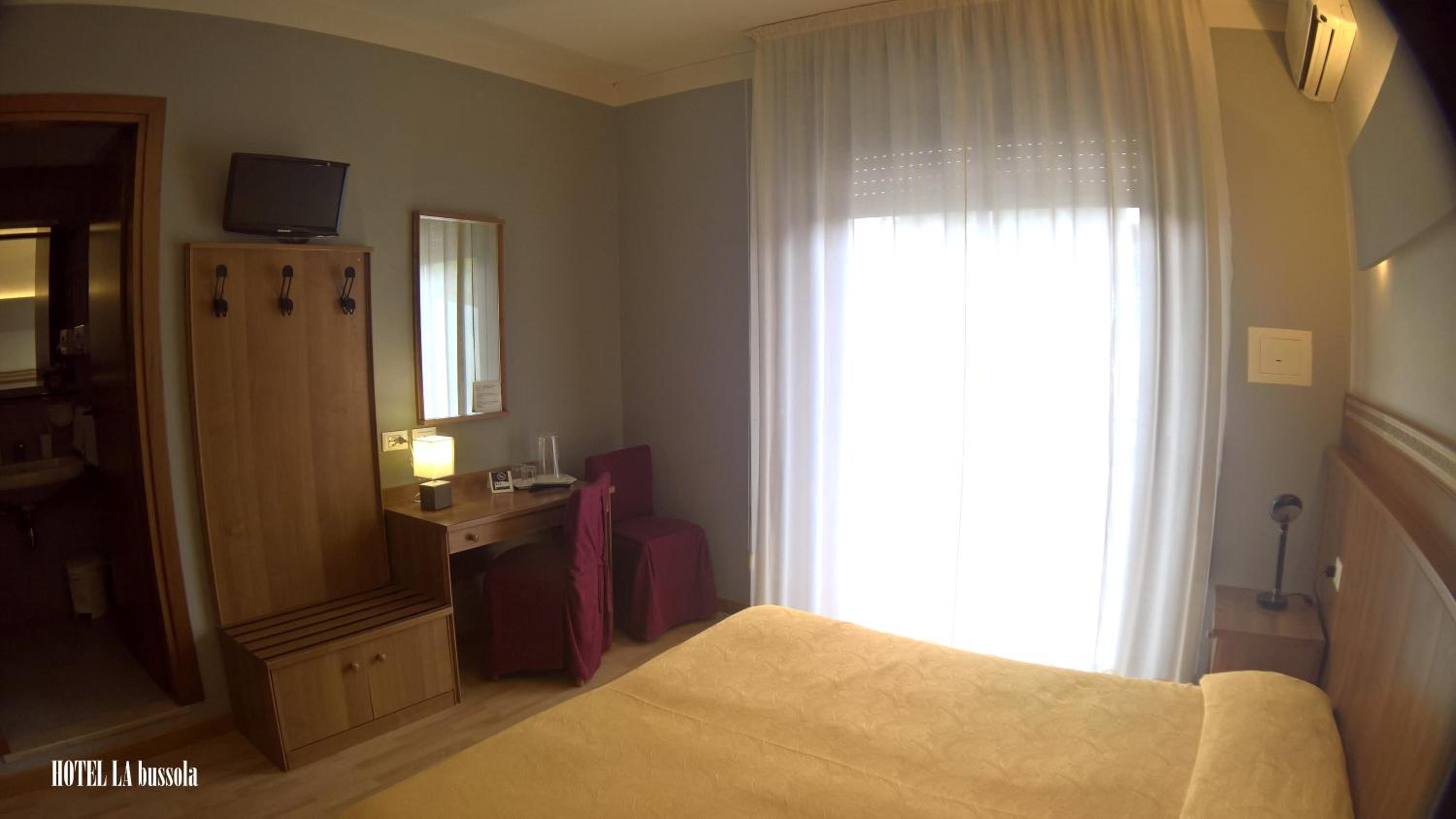 Standard Double or Twin Room - Photo 23