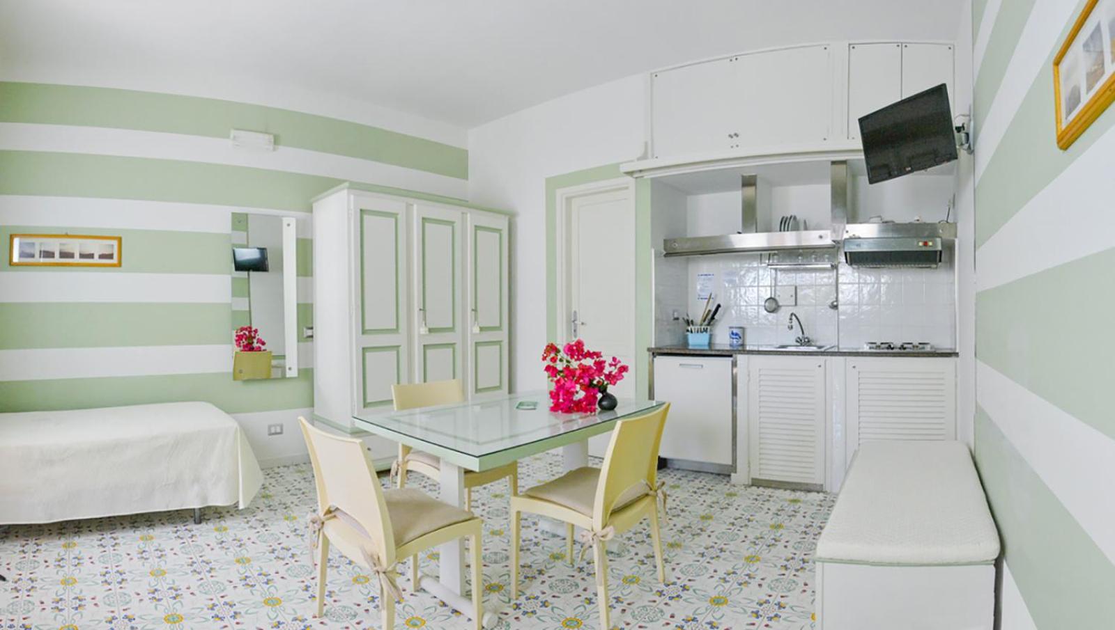 Studio (2 Adults) - Photo 3