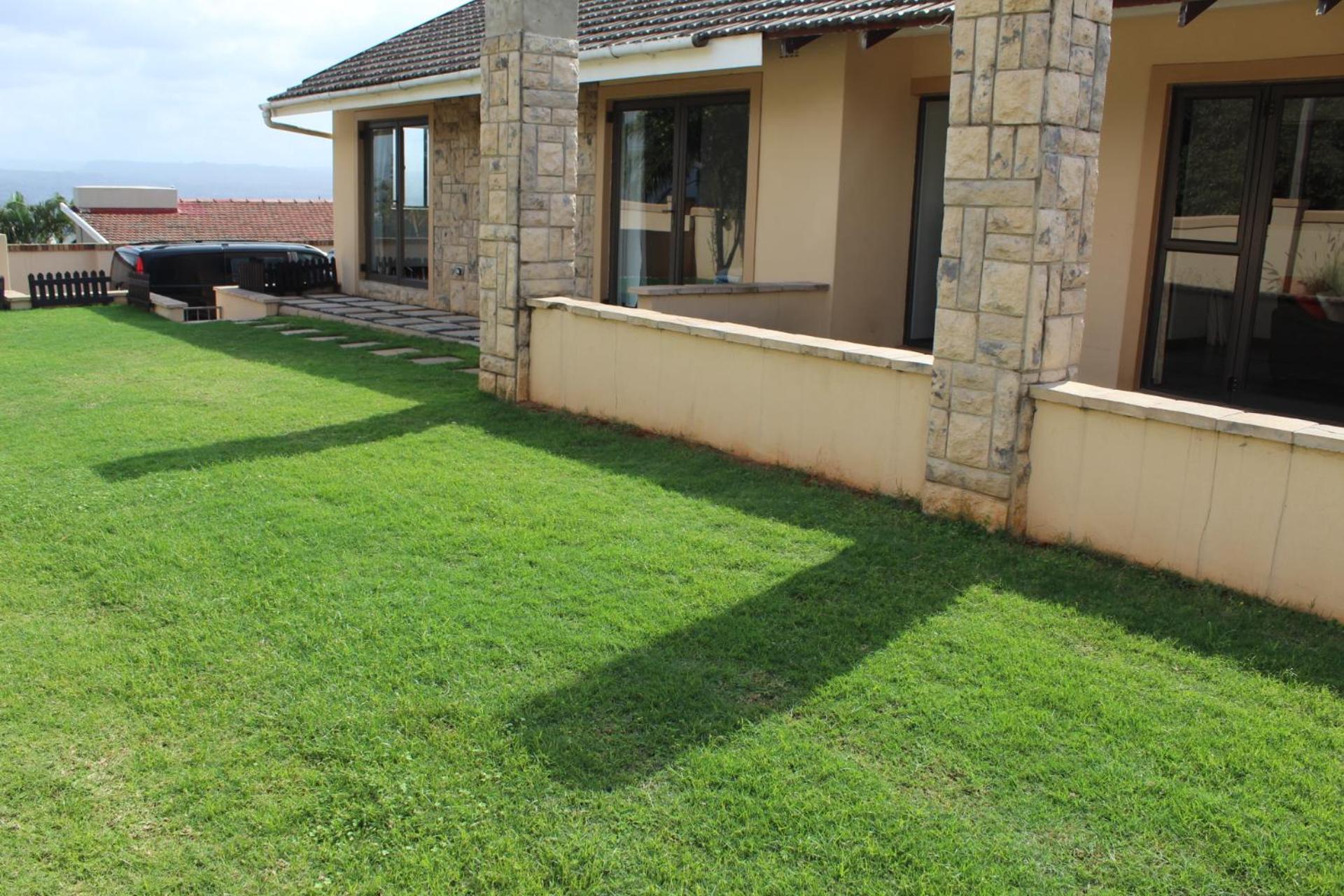 Three-Bedroom House - Photo 6