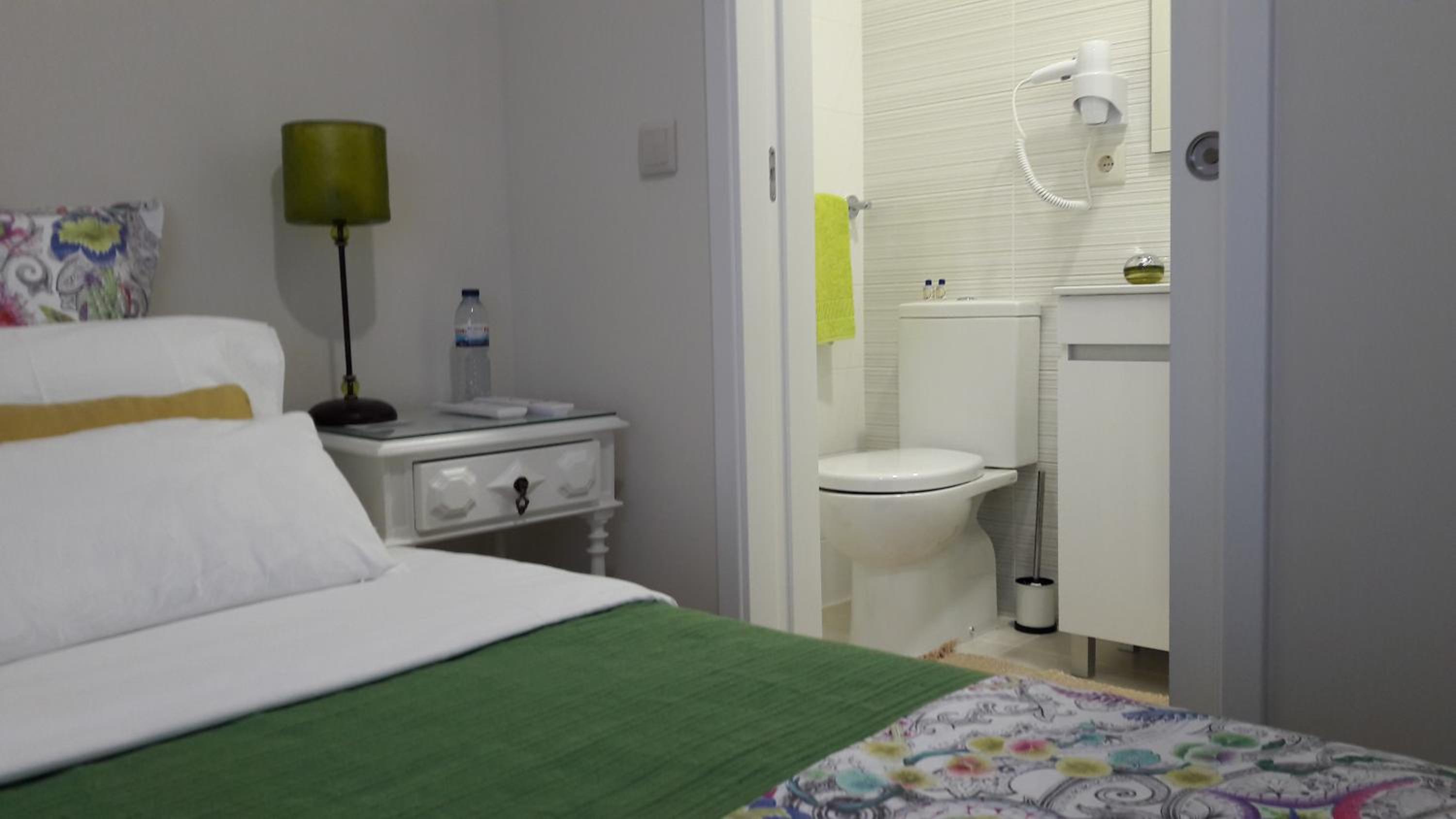 Double Room with Private Bathroom photo 3