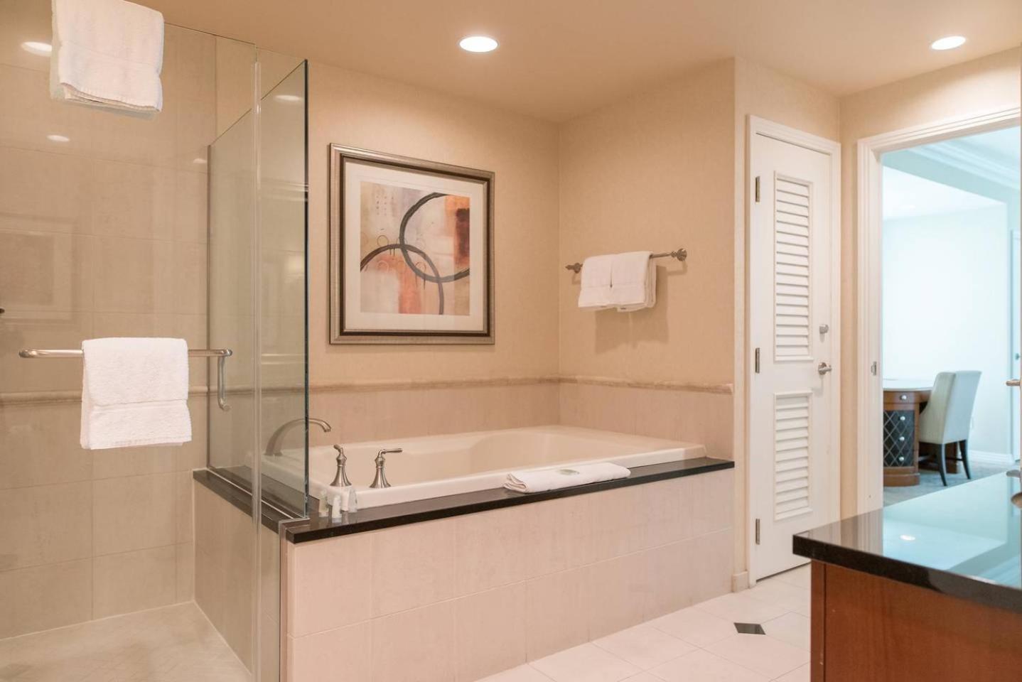 One-Bedroom Apartment - Photo 3