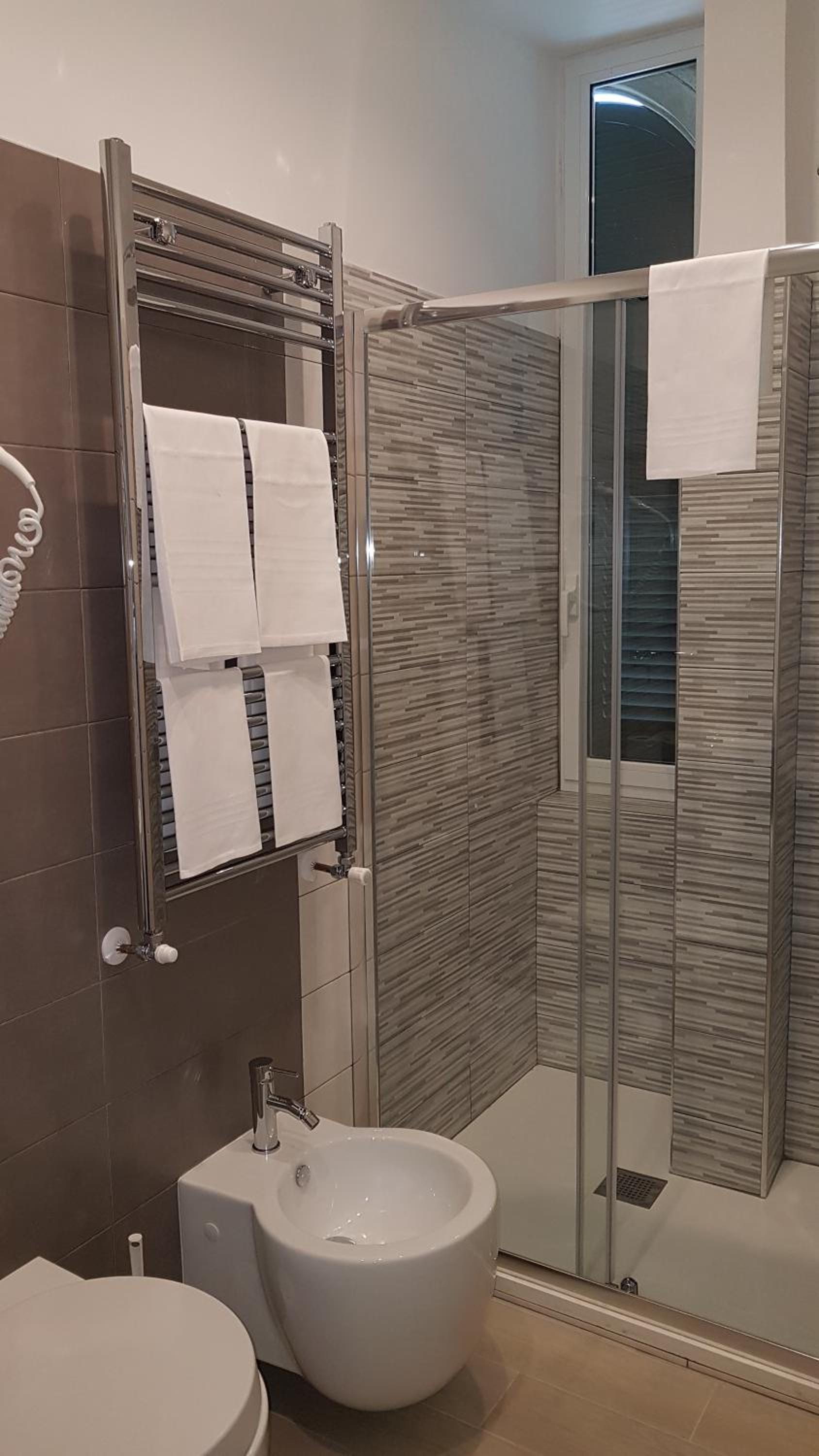 Deluxe Double or Twin Room with Balcony - Photo 9