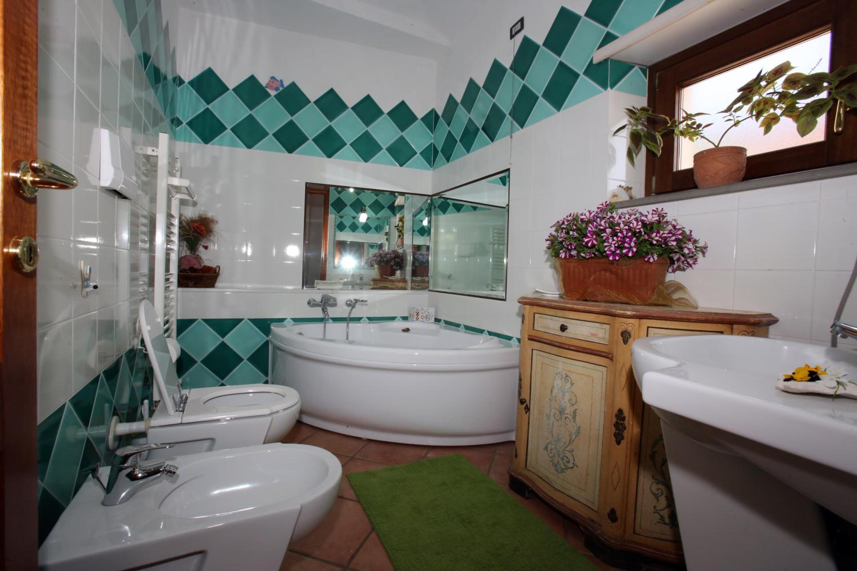 Budget Double or Twin Room - Photo 9