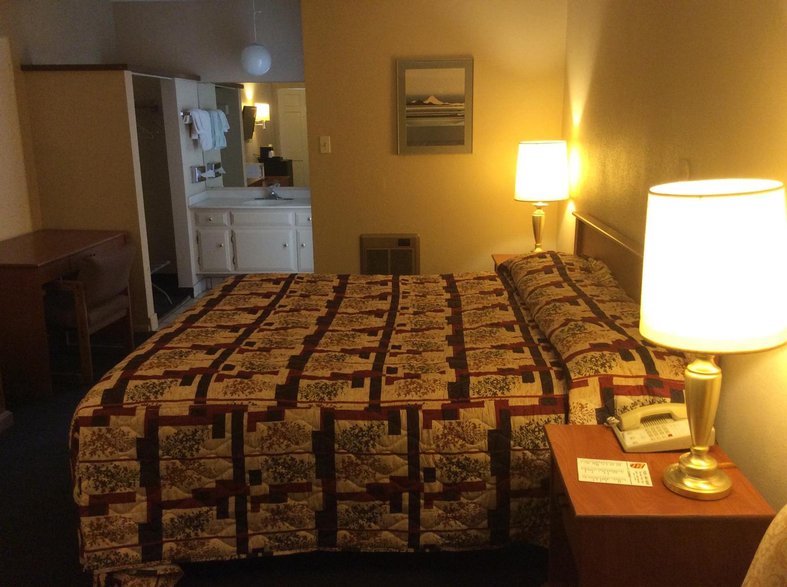 Double Room with Two Double Beds - Photo 1