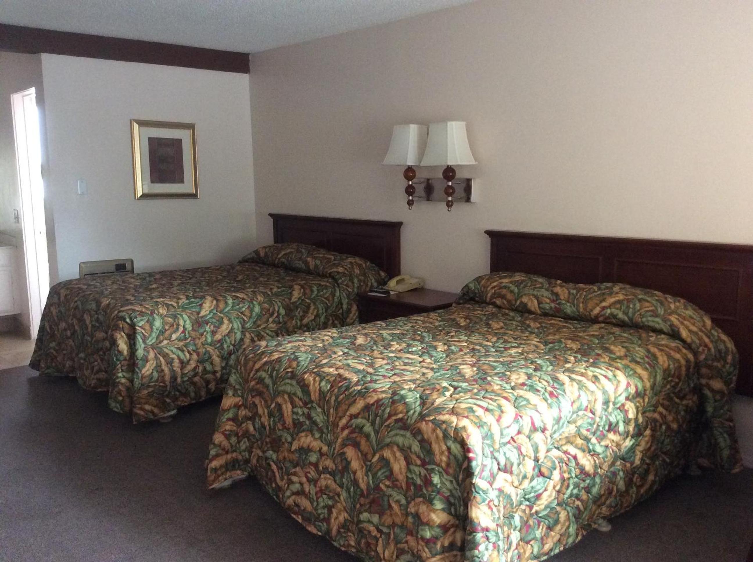 Double Room with Two Double Beds - Photo 9