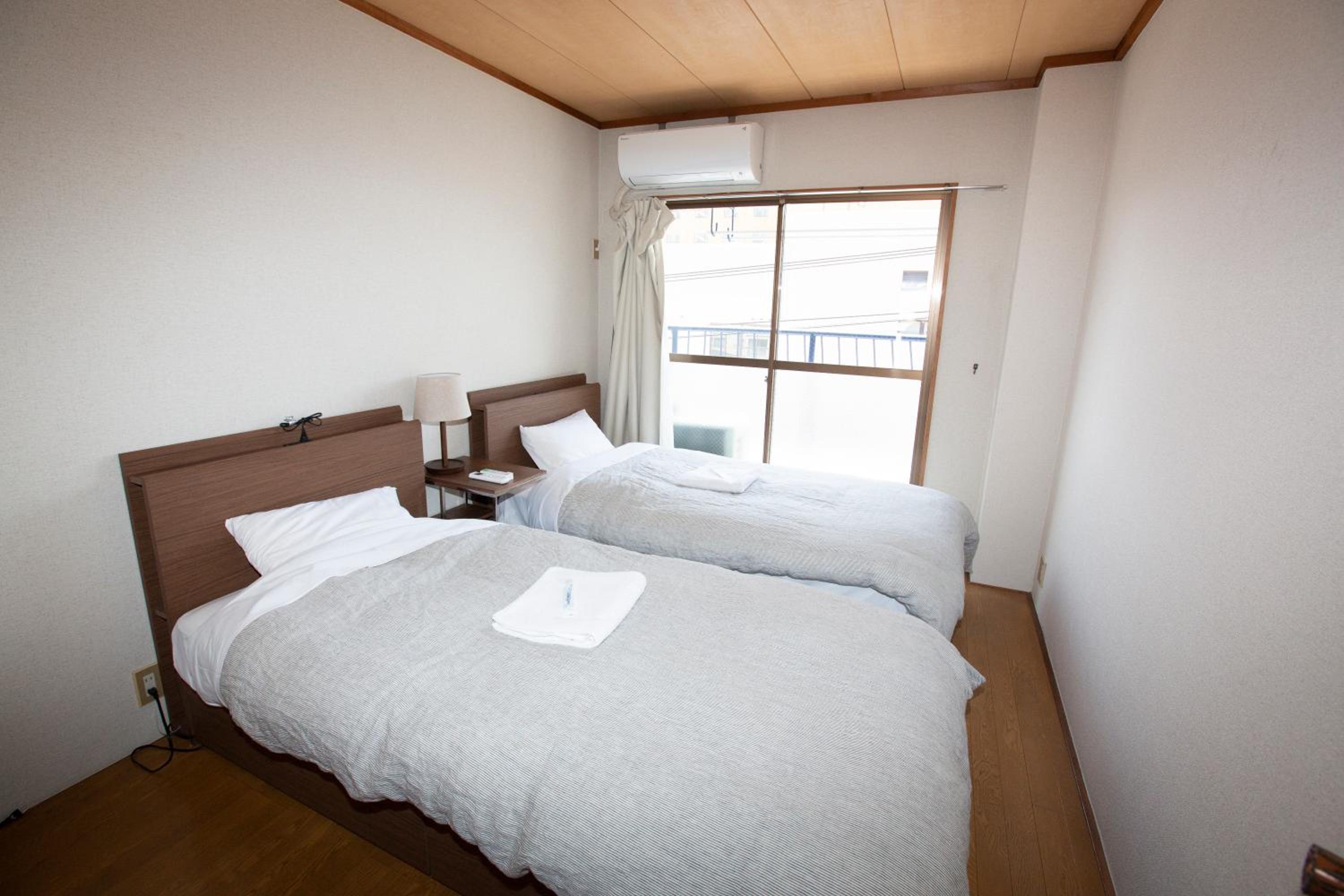 Single Room with Bath photo 3