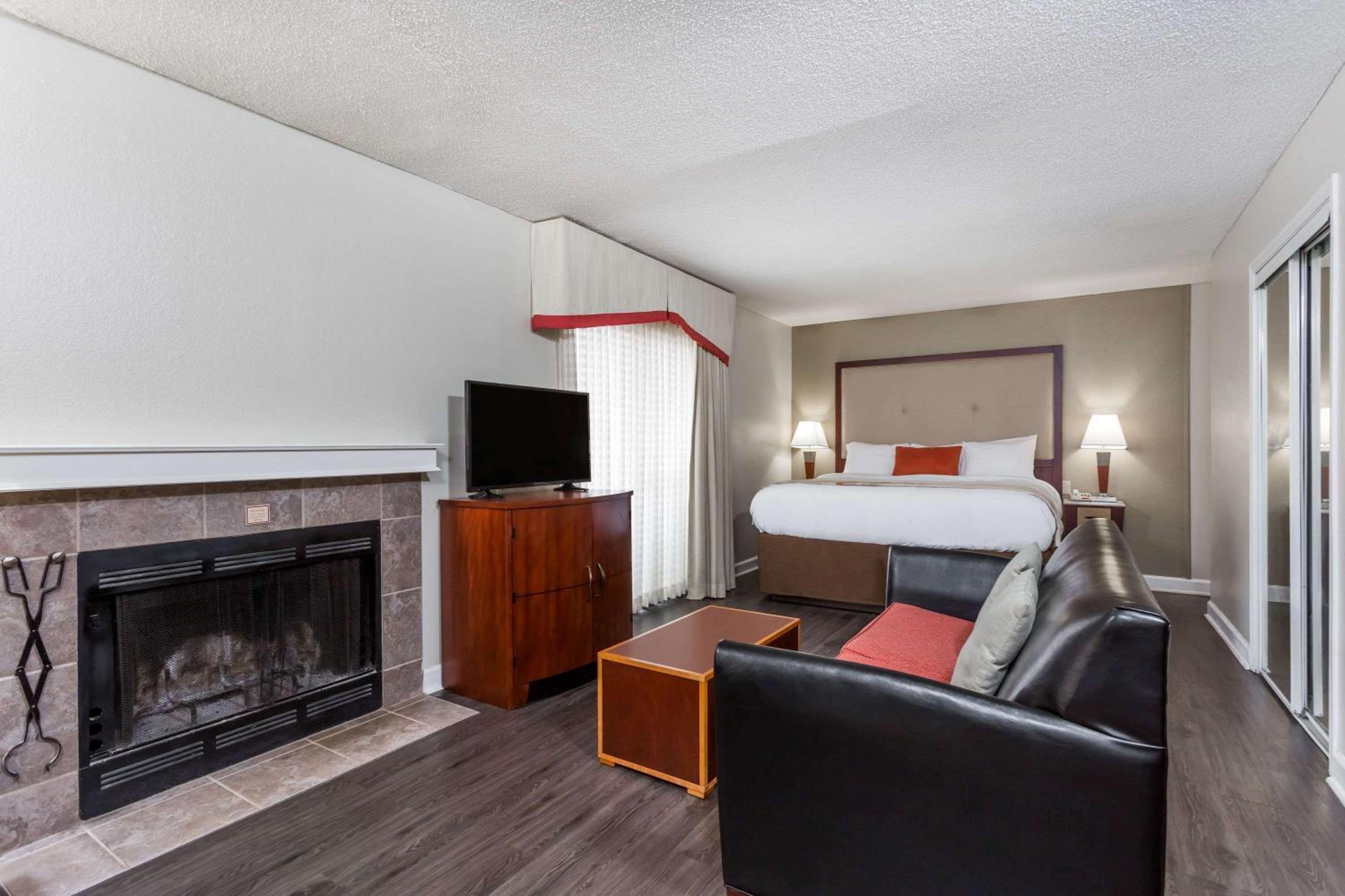 King Studio Suite - Non-Smoking - Photo 5