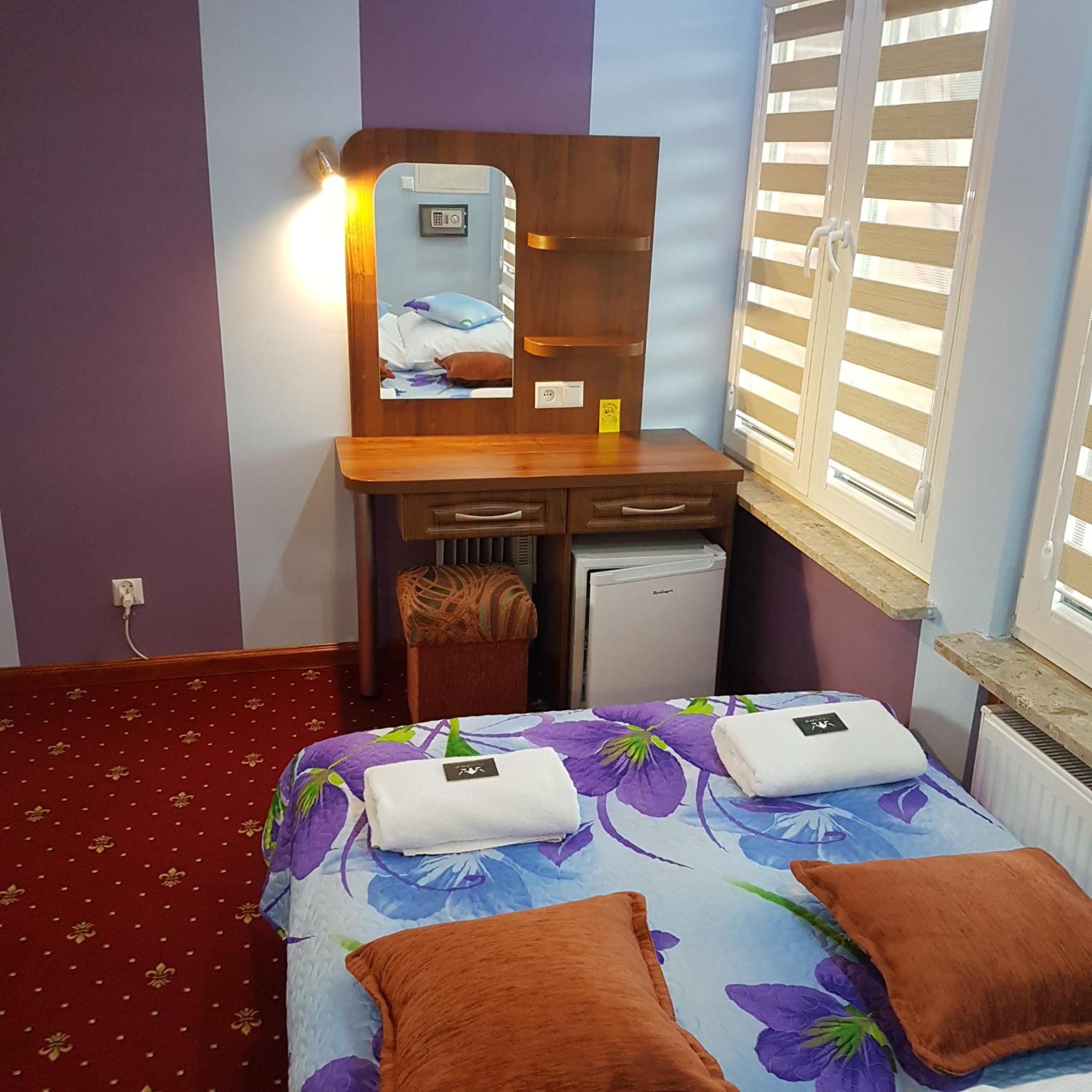 Double or Twin Room with Balcony - Photo 1