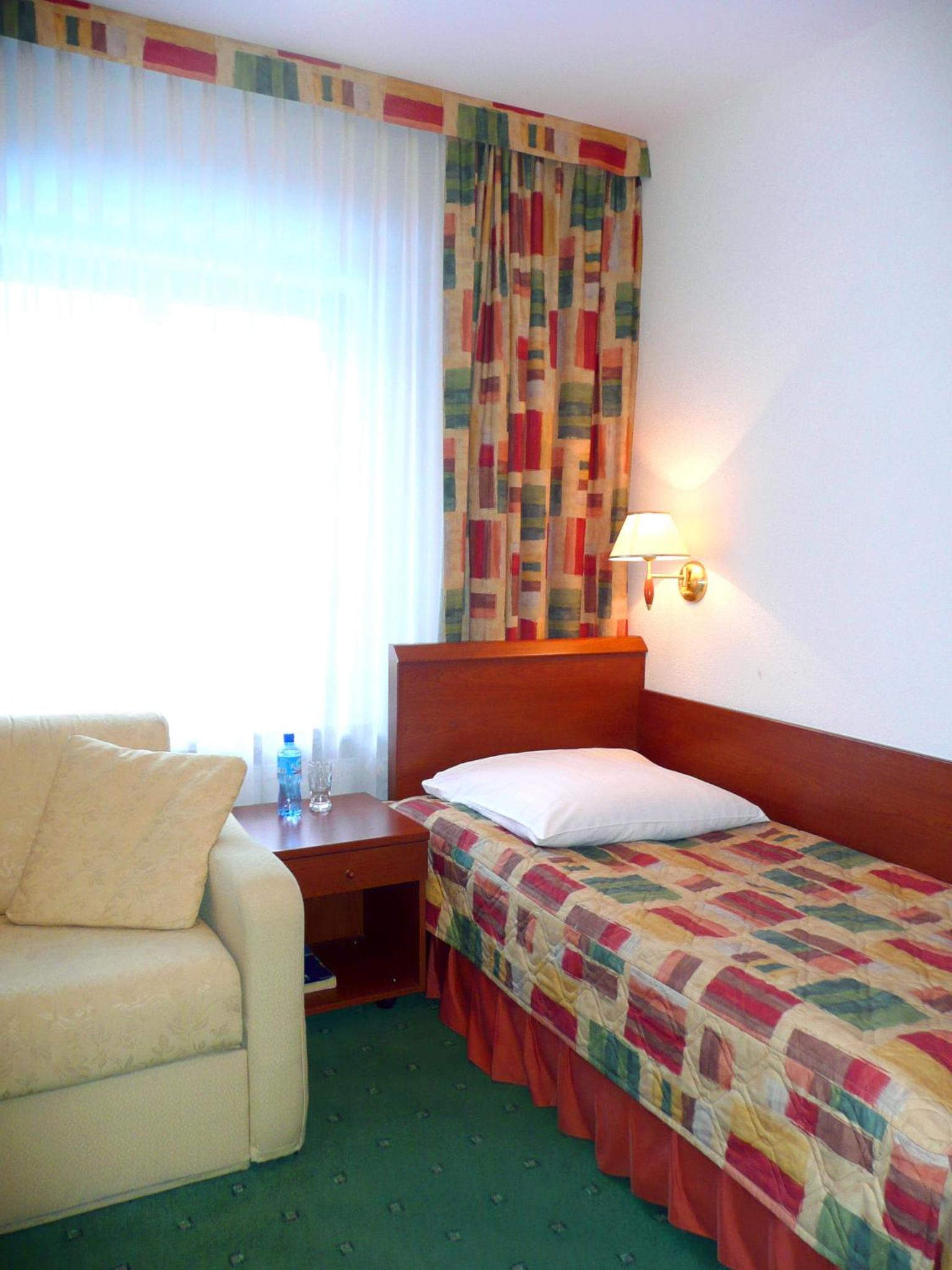 Single Room photo 2