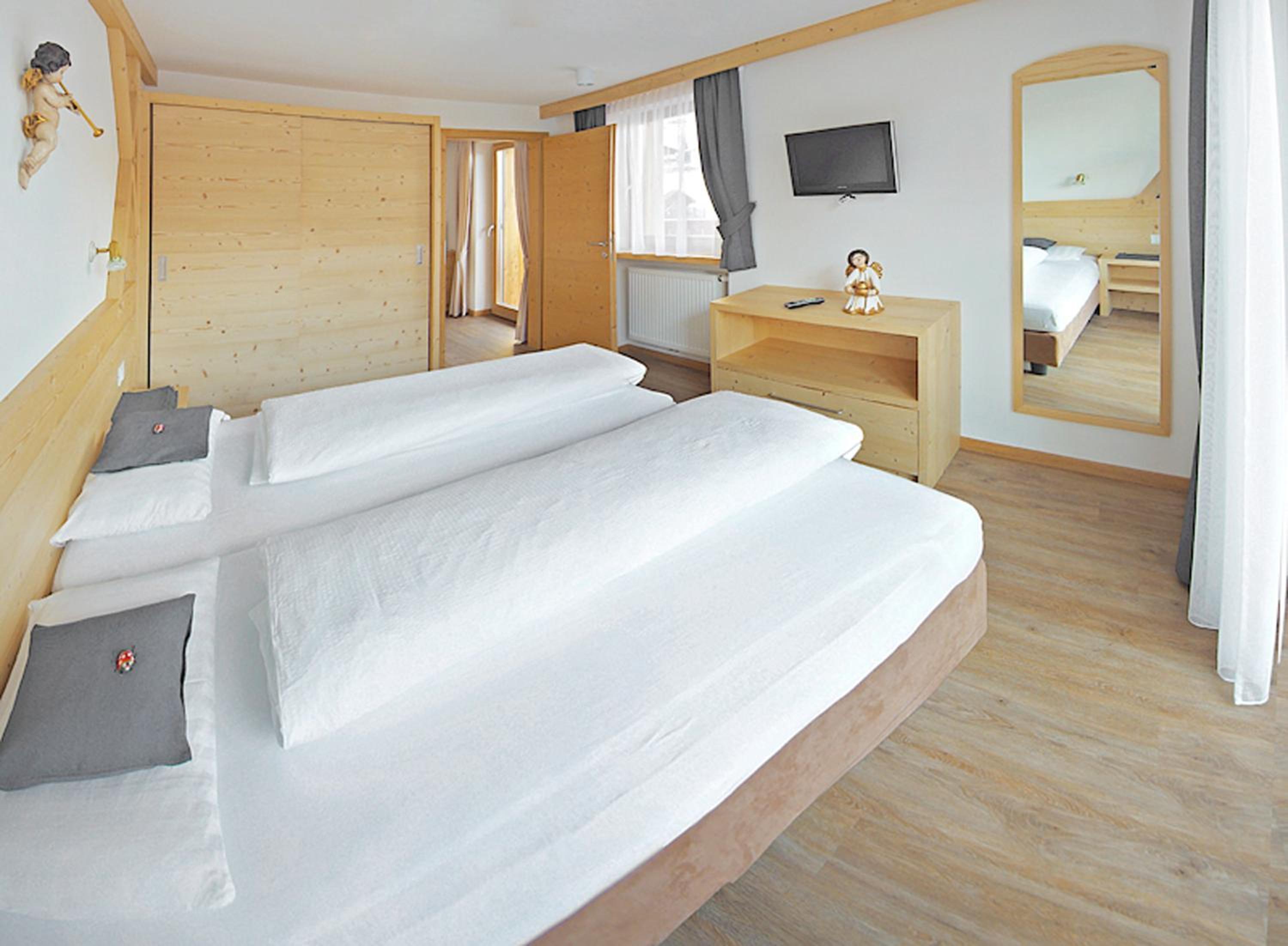 One-Bedroom Apartment with Balcony