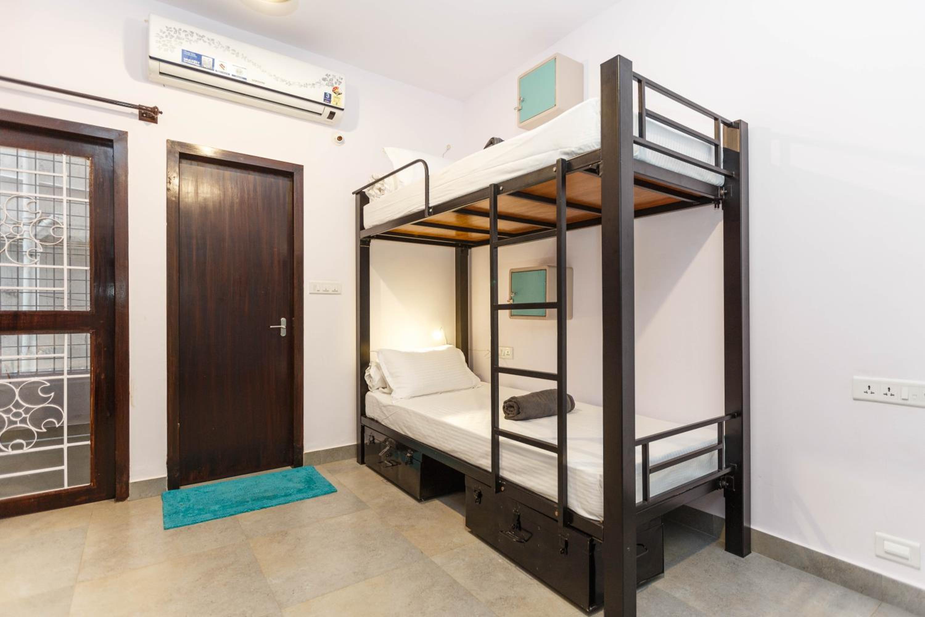 4 Bed AC Male Only Dorm photo 1