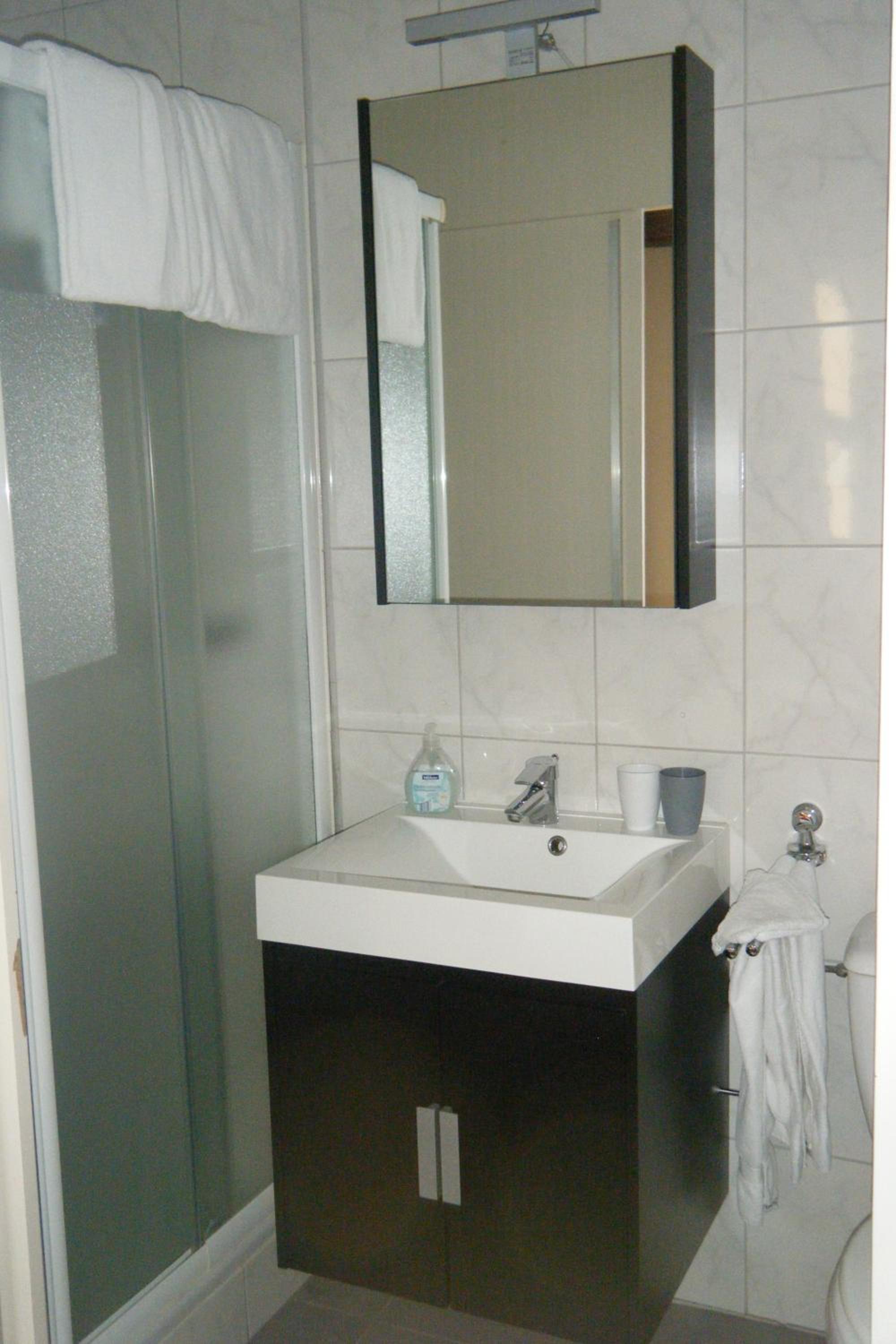 Double or Twin Room - Photo 2