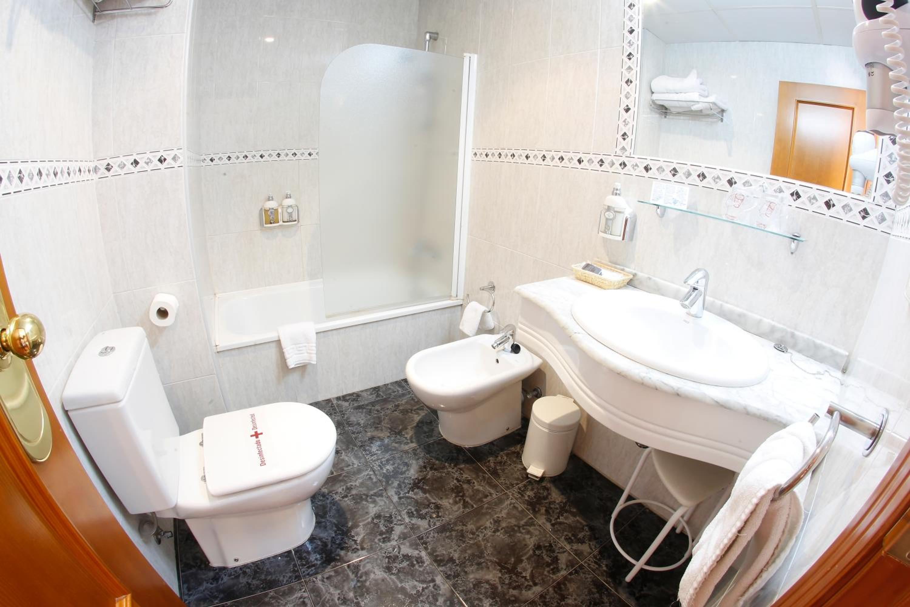 Double Room with Extra Bed photo 3