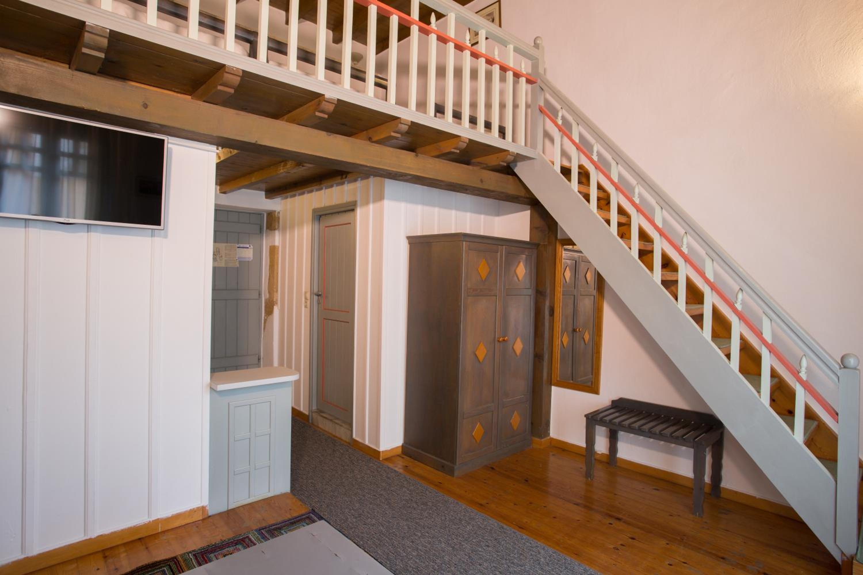 Family Apartment Split Level thumbnail 6