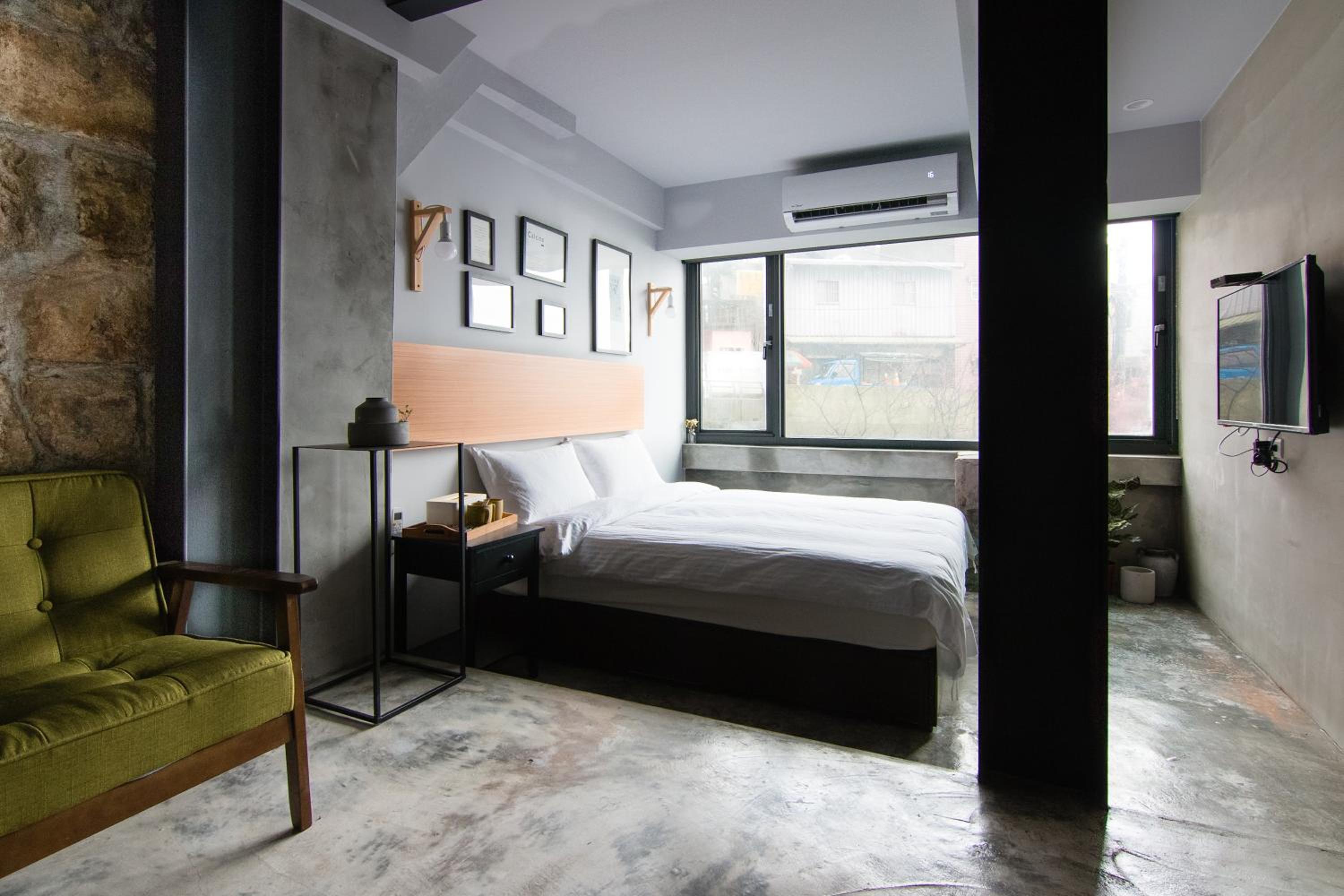 Deluxe Double Room with Side Sea View